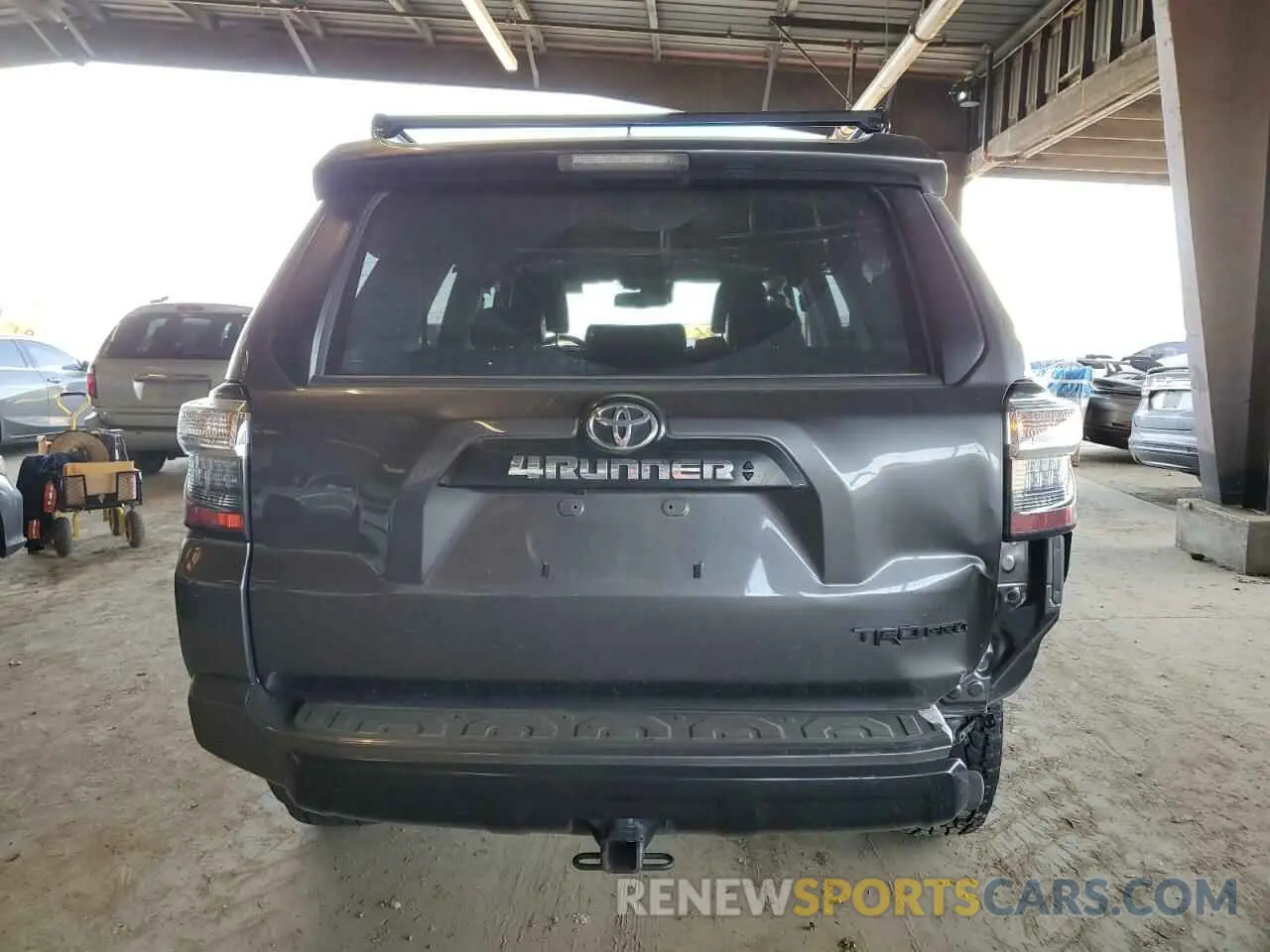 6 Photograph of a damaged car JTEBU5JR2L5782666 TOYOTA 4RUNNER 2020