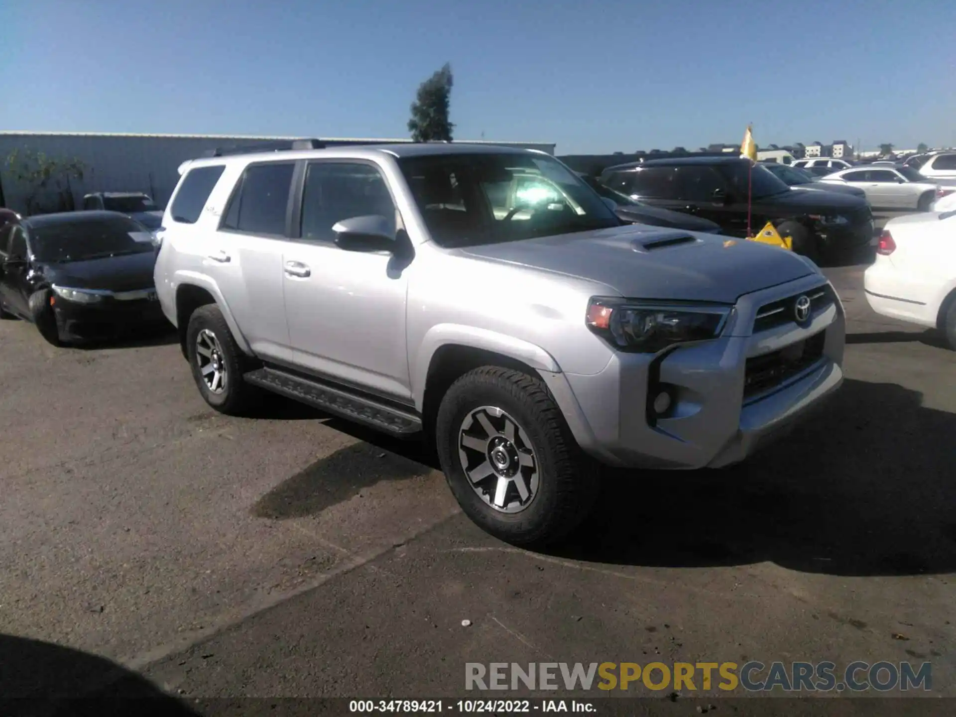 1 Photograph of a damaged car JTEBU5JR2L5783686 TOYOTA 4RUNNER 2020