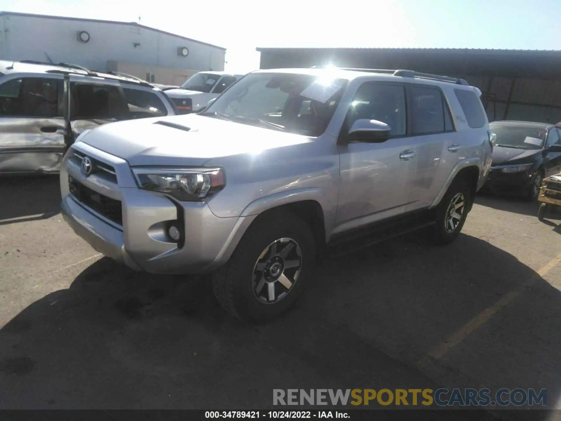 2 Photograph of a damaged car JTEBU5JR2L5783686 TOYOTA 4RUNNER 2020