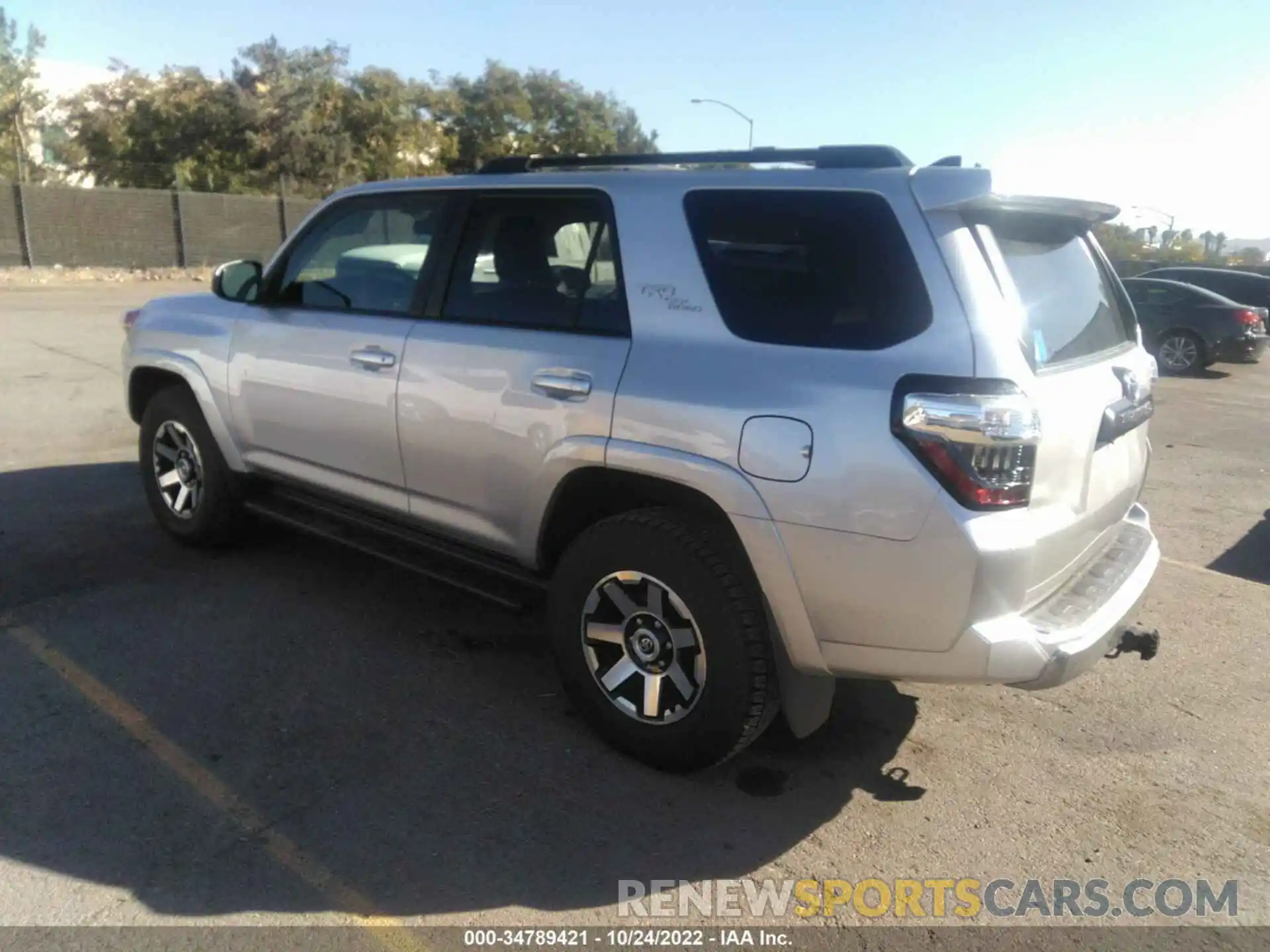 3 Photograph of a damaged car JTEBU5JR2L5783686 TOYOTA 4RUNNER 2020