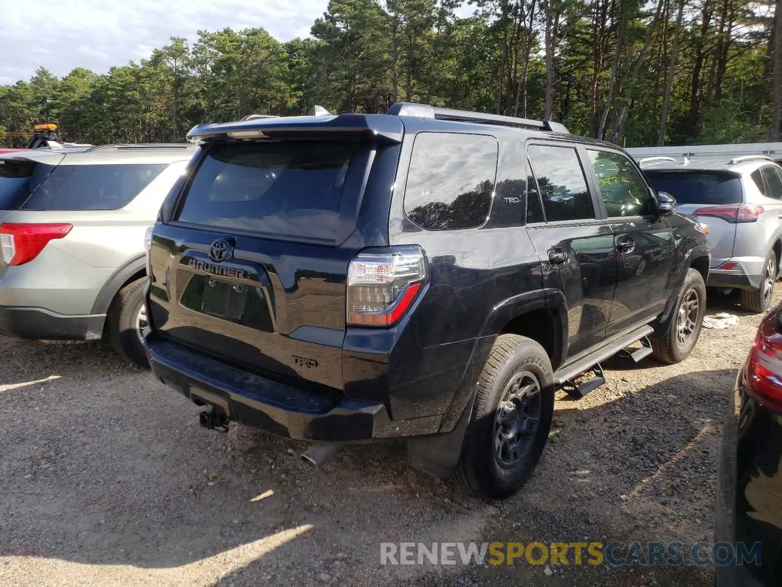 4 Photograph of a damaged car JTEBU5JR2L5785678 TOYOTA 4RUNNER 2020