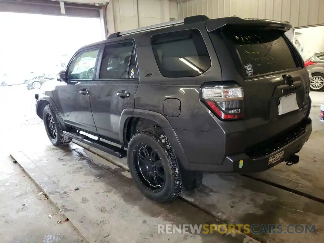 2 Photograph of a damaged car JTEBU5JR2L5790816 TOYOTA 4RUNNER 2020