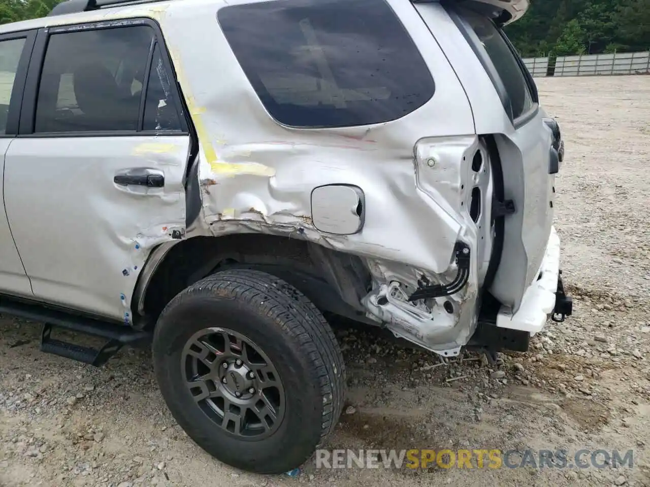 9 Photograph of a damaged car JTEBU5JR2L5794039 TOYOTA 4RUNNER 2020