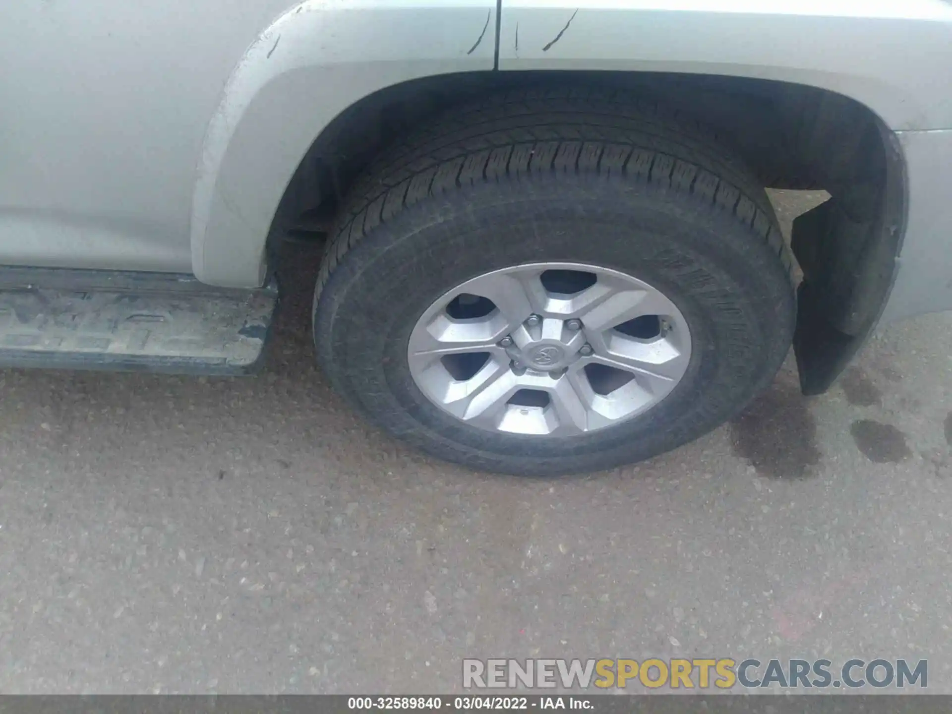 14 Photograph of a damaged car JTEBU5JR2L5796213 TOYOTA 4RUNNER 2020