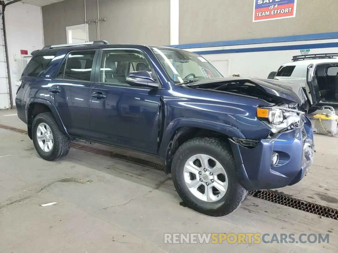4 Photograph of a damaged car JTEBU5JR2L5797667 TOYOTA 4RUNNER 2020