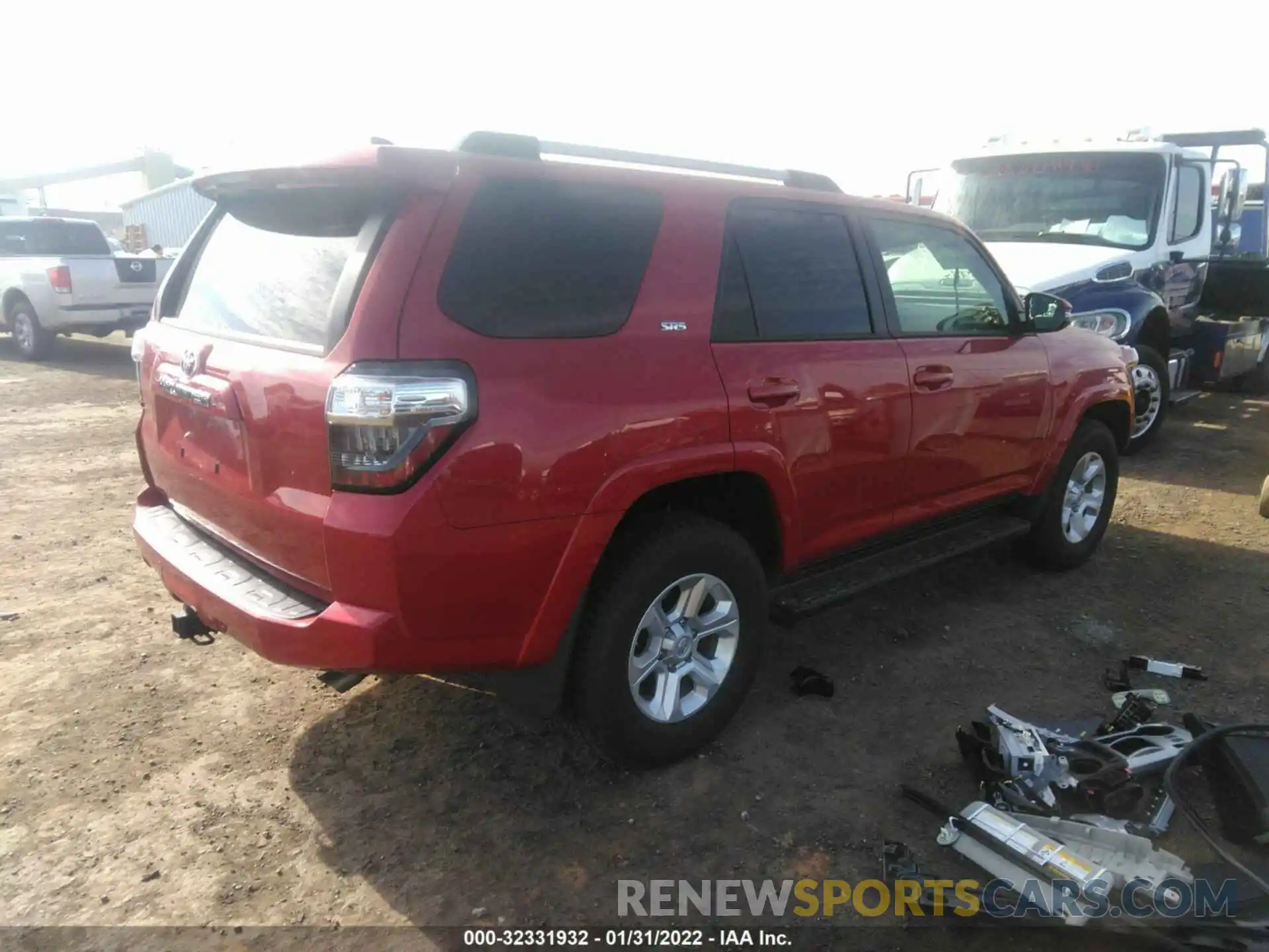 4 Photograph of a damaged car JTEBU5JR2L5798611 TOYOTA 4RUNNER 2020