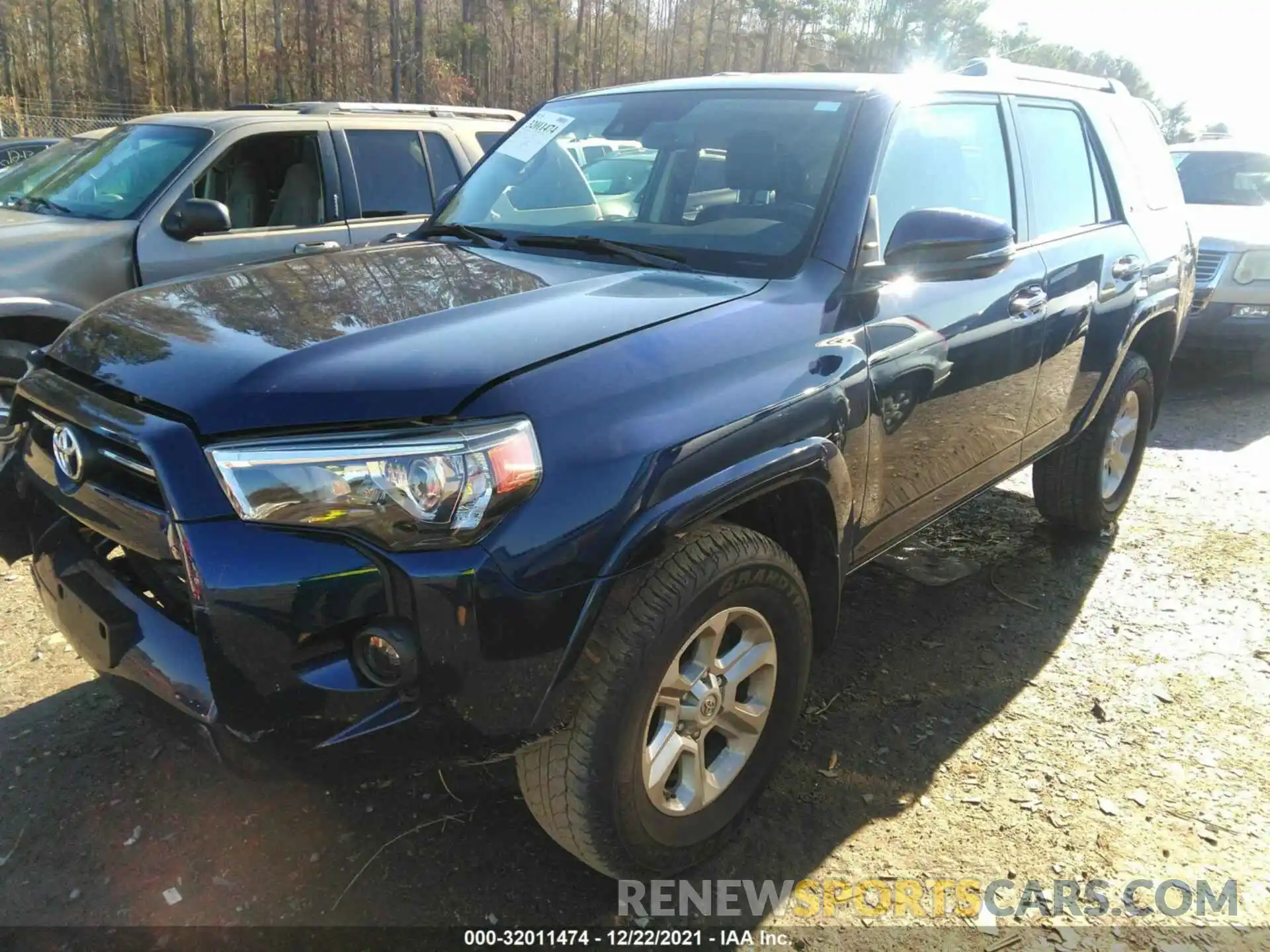 2 Photograph of a damaged car JTEBU5JR2L5801961 TOYOTA 4RUNNER 2020