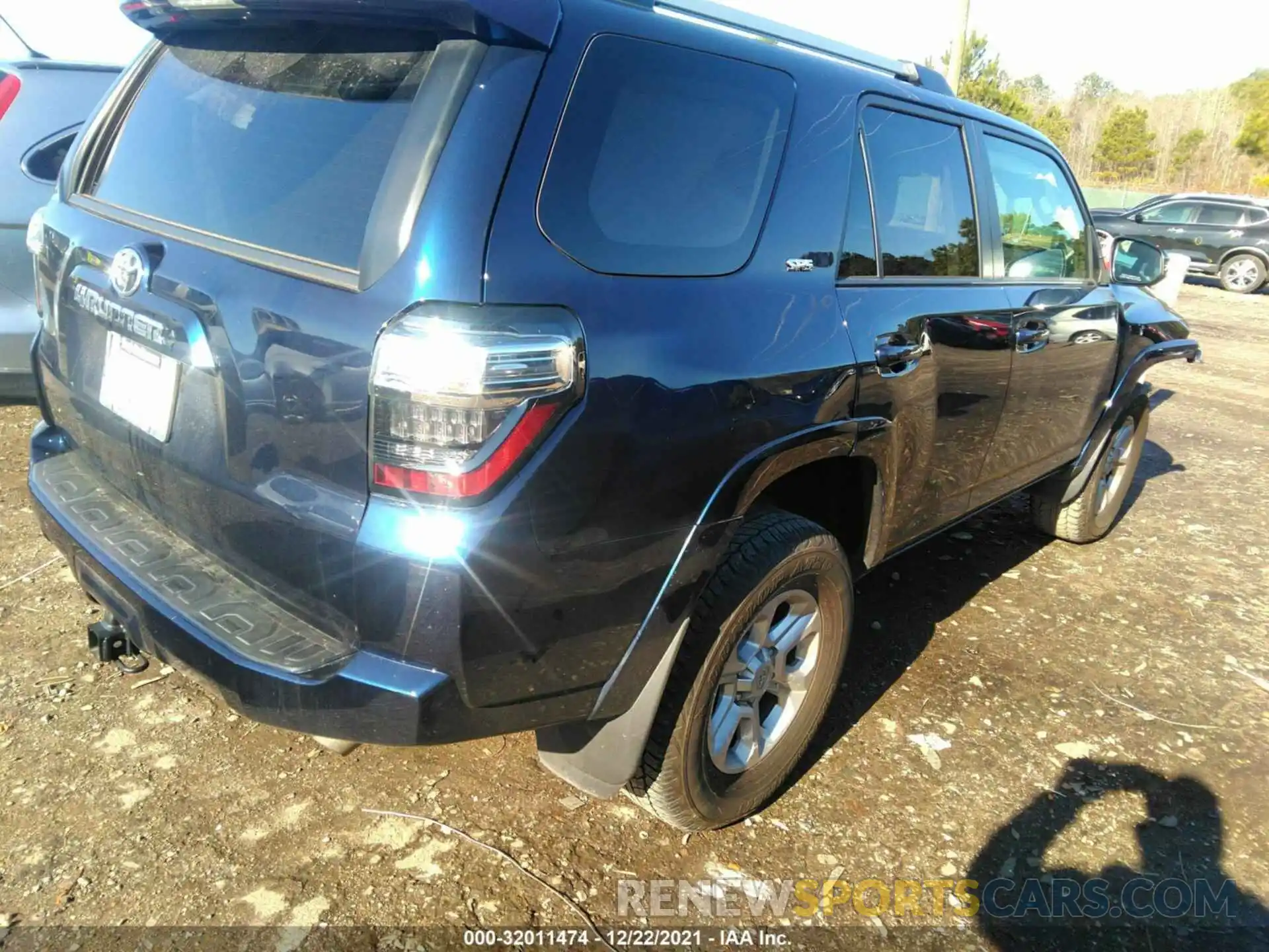 4 Photograph of a damaged car JTEBU5JR2L5801961 TOYOTA 4RUNNER 2020