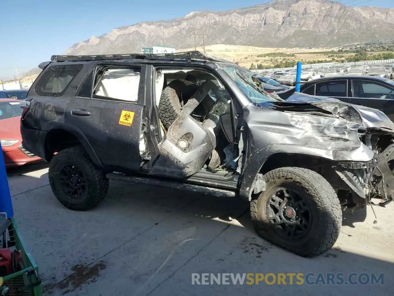 4 Photograph of a damaged car JTEBU5JR2L5804407 TOYOTA 4RUNNER 2020