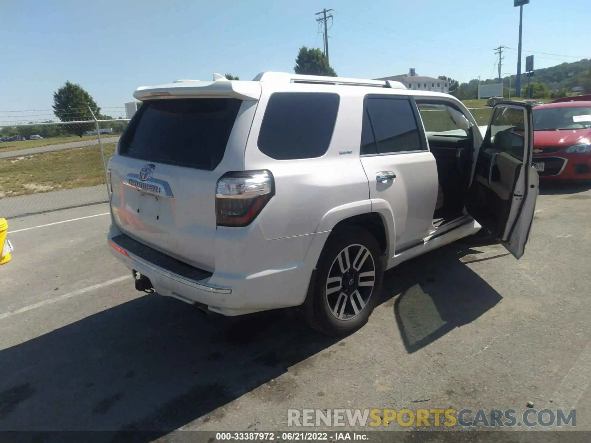 4 Photograph of a damaged car JTEBU5JR2L5806982 TOYOTA 4RUNNER 2020