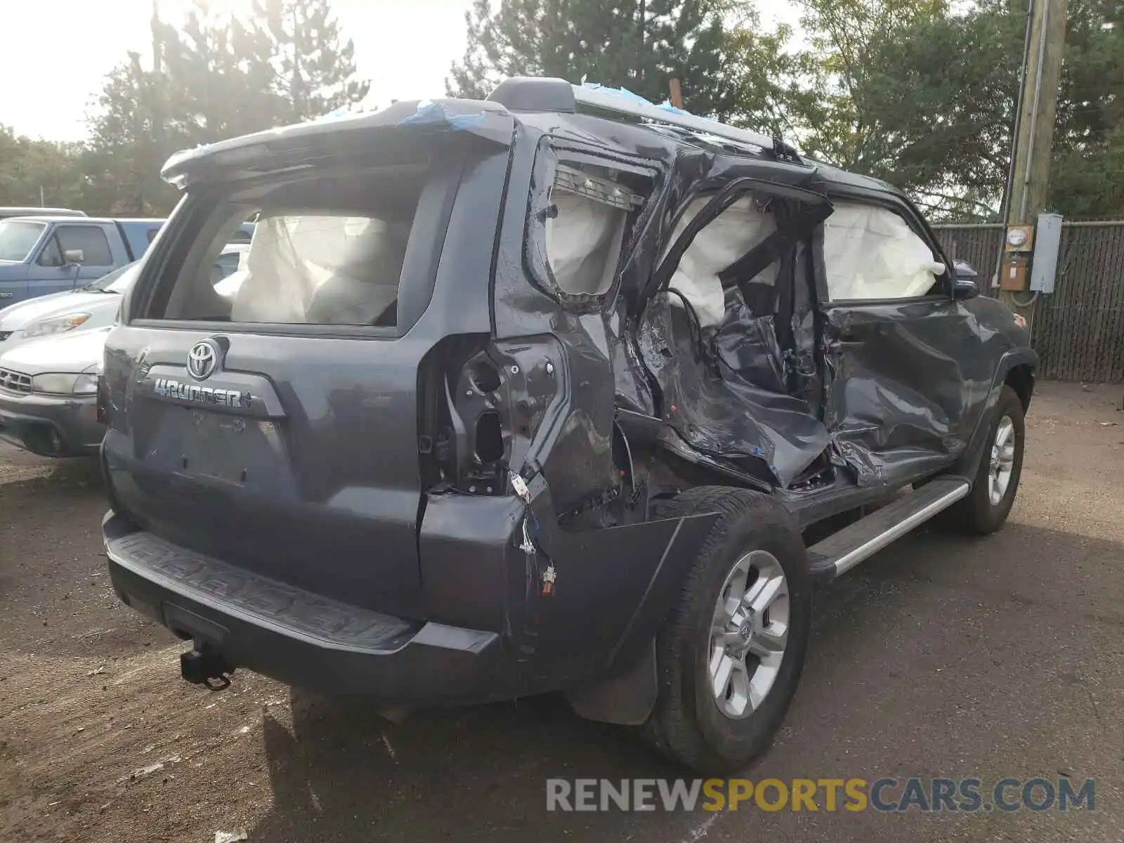 4 Photograph of a damaged car JTEBU5JR2L5823703 TOYOTA 4RUNNER 2020