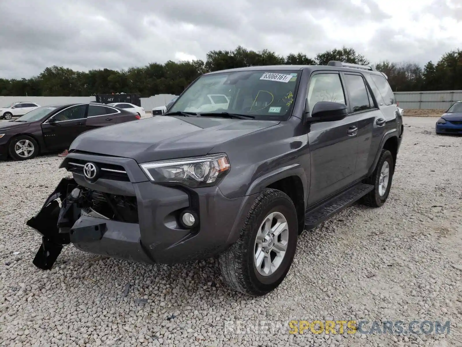 2 Photograph of a damaged car JTEBU5JR3L5737588 TOYOTA 4RUNNER 2020