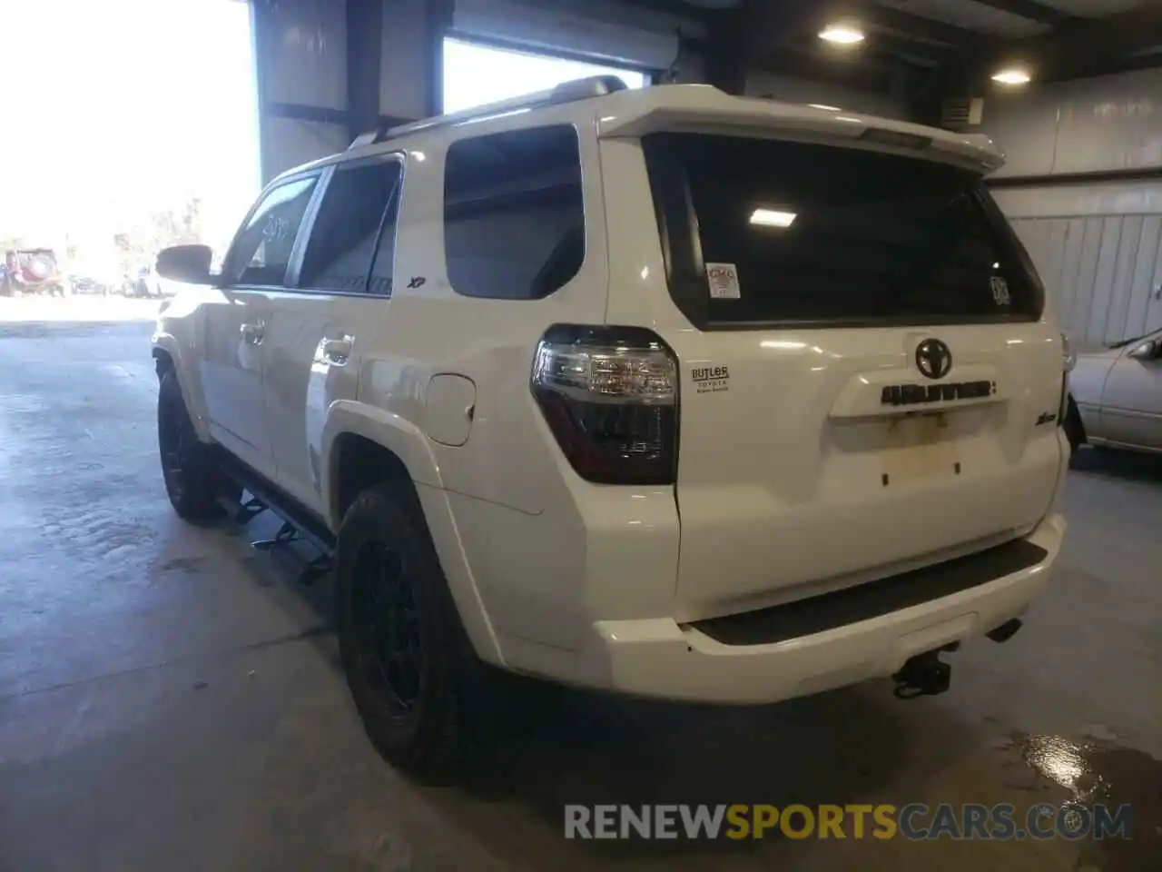 3 Photograph of a damaged car JTEBU5JR3L5744413 TOYOTA 4RUNNER 2020