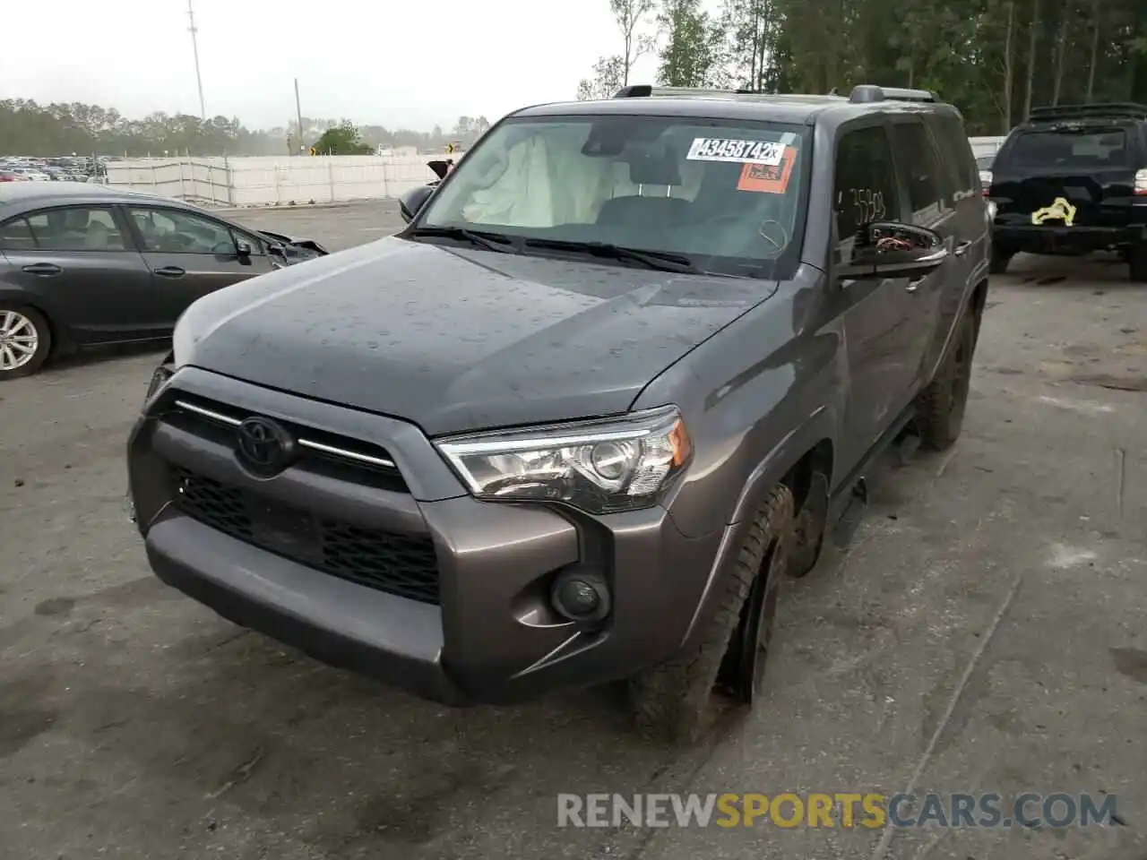 2 Photograph of a damaged car JTEBU5JR3L5763317 TOYOTA 4RUNNER 2020