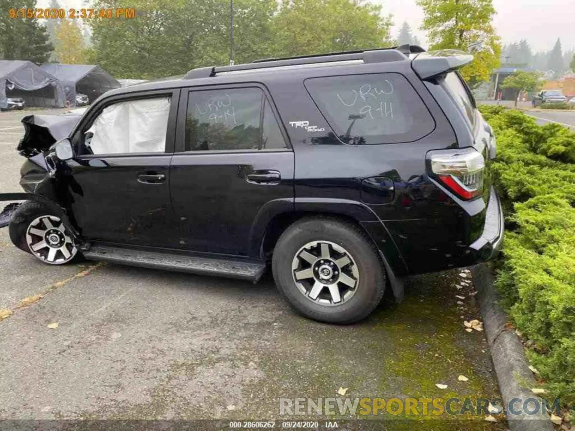 12 Photograph of a damaged car JTEBU5JR3L5777864 TOYOTA 4RUNNER 2020