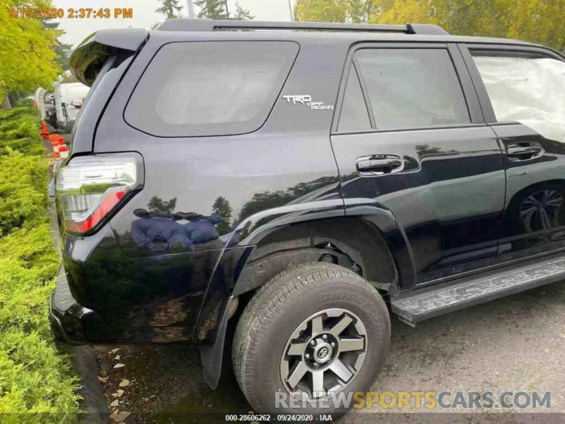 16 Photograph of a damaged car JTEBU5JR3L5777864 TOYOTA 4RUNNER 2020