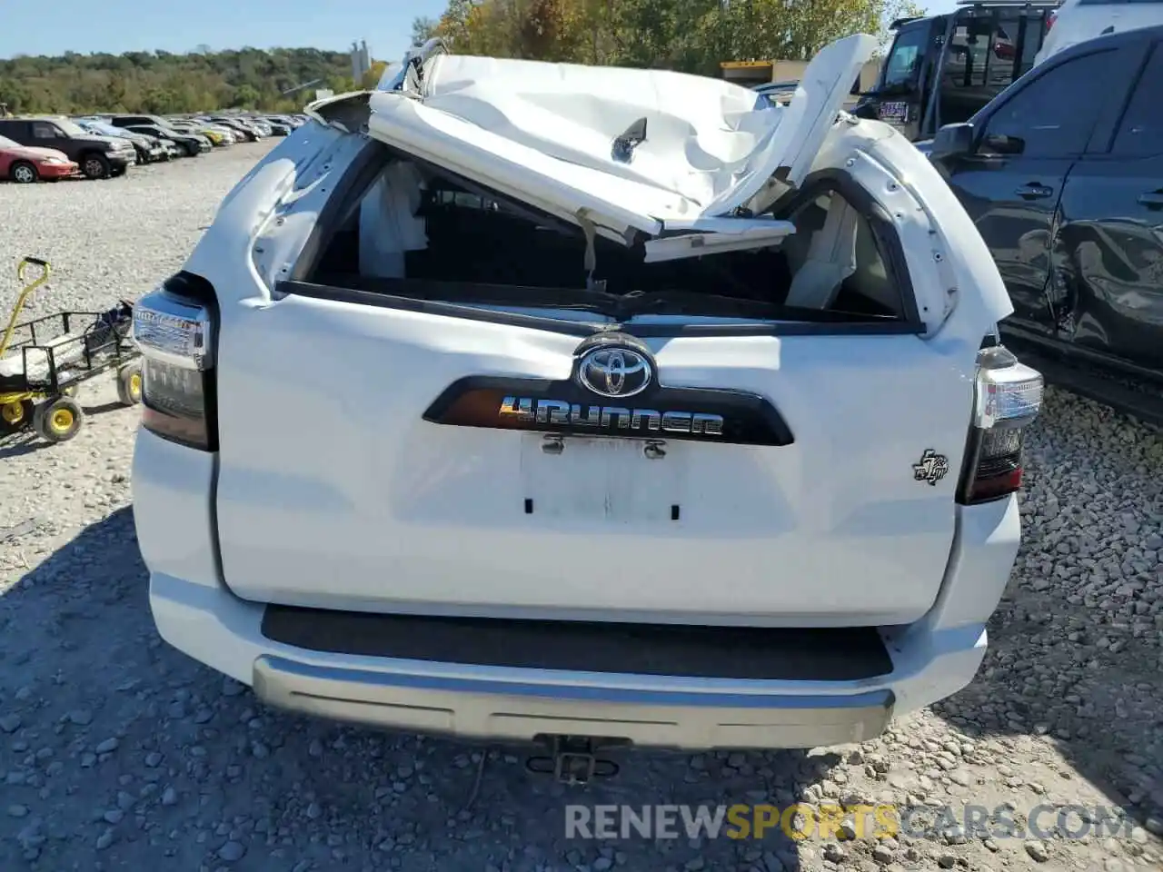 6 Photograph of a damaged car JTEBU5JR3L5800091 TOYOTA 4RUNNER 2020