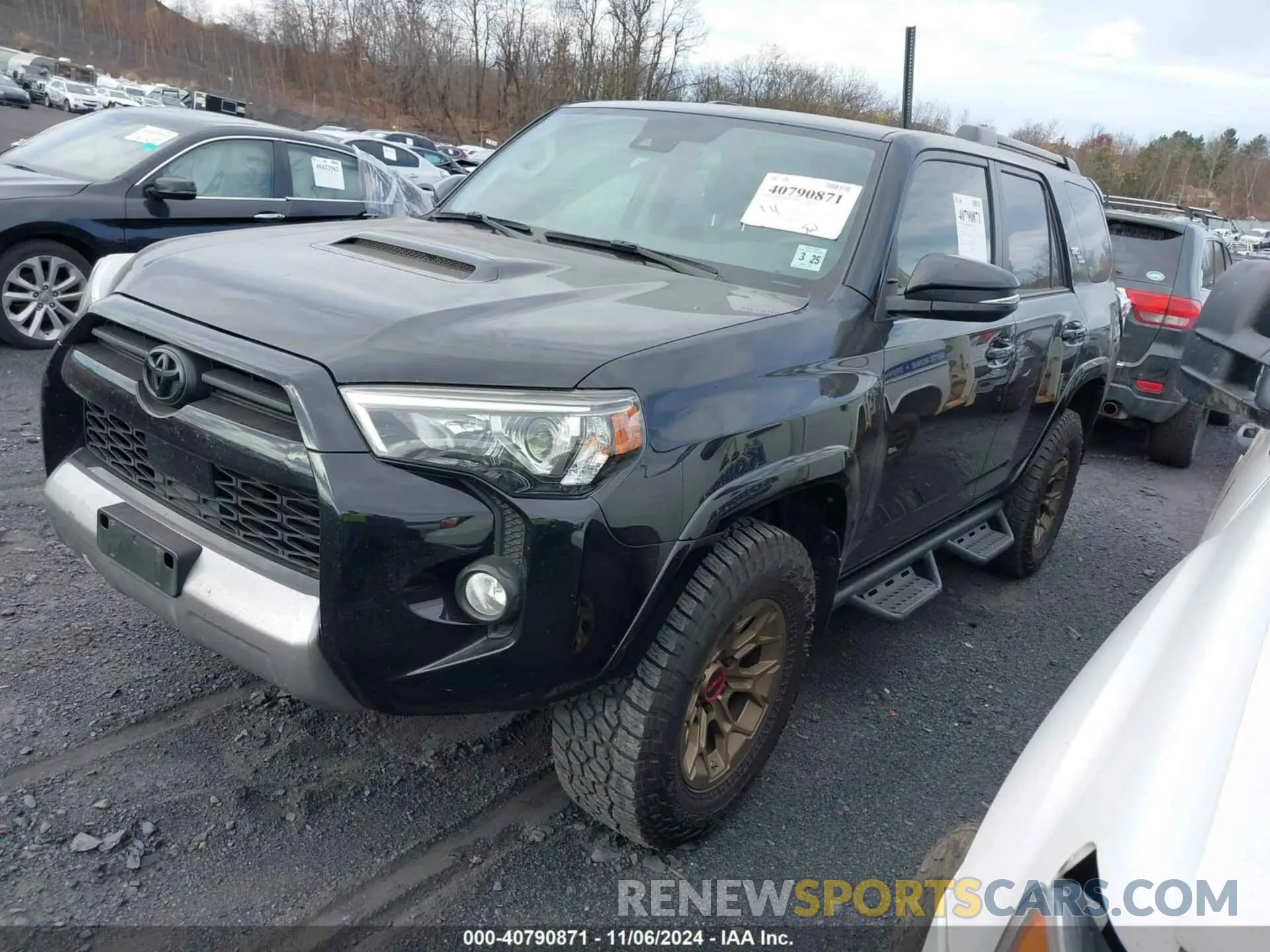 2 Photograph of a damaged car JTEBU5JR3L5808711 TOYOTA 4RUNNER 2020