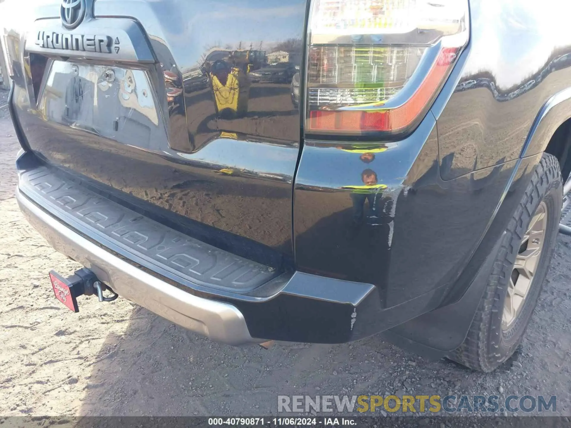 6 Photograph of a damaged car JTEBU5JR3L5808711 TOYOTA 4RUNNER 2020