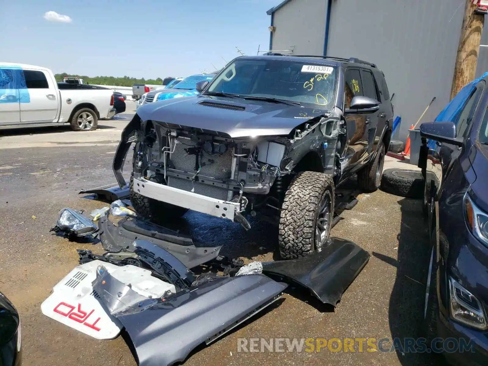 2 Photograph of a damaged car JTEBU5JR3L5812435 TOYOTA 4RUNNER 2020