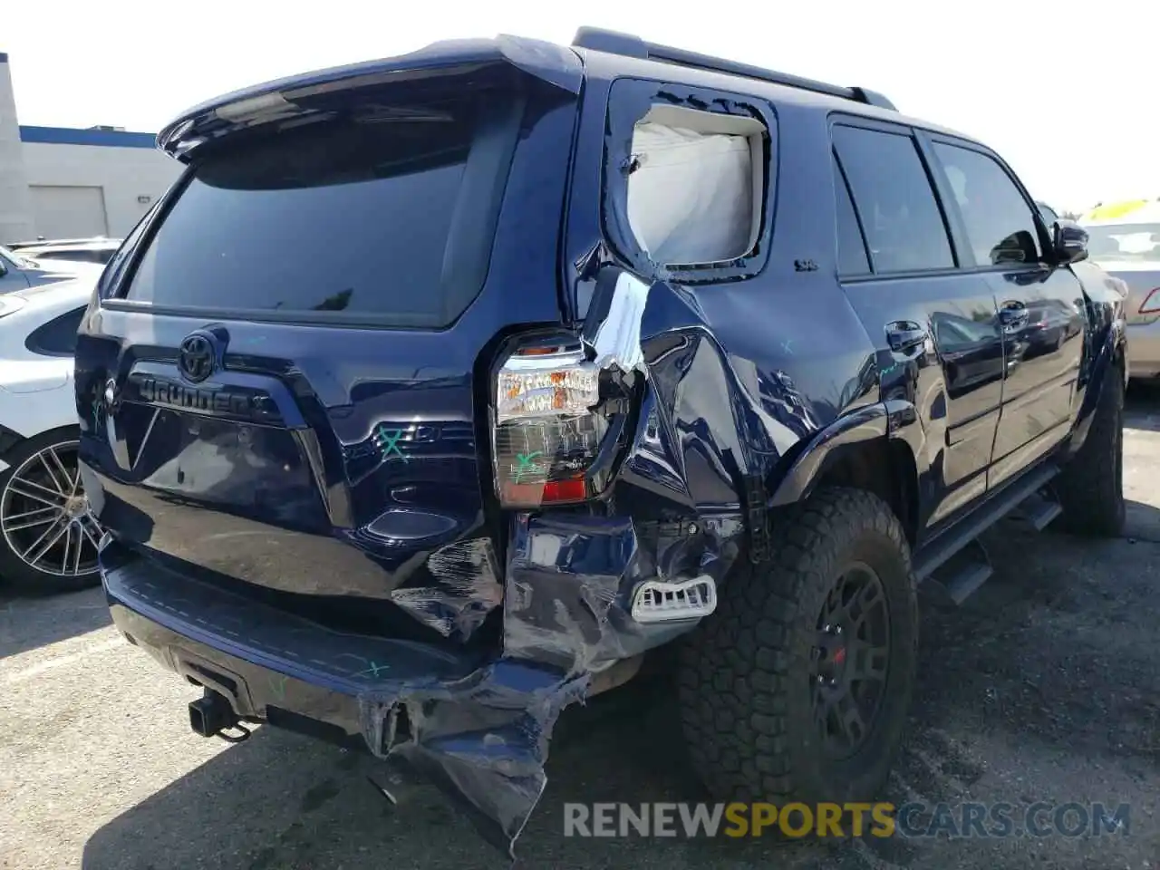 4 Photograph of a damaged car JTEBU5JR3L5825928 TOYOTA 4RUNNER 2020