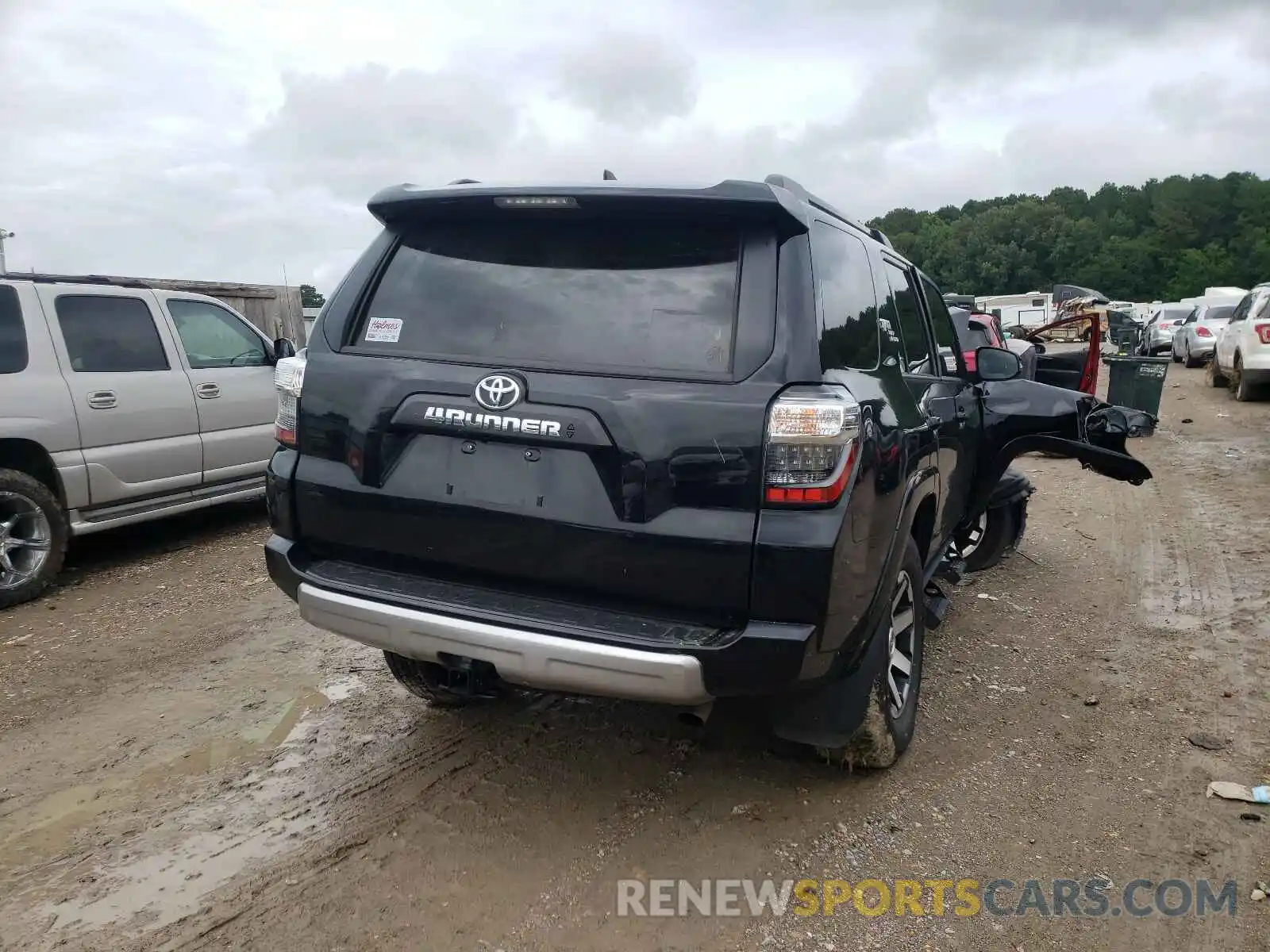 4 Photograph of a damaged car JTEBU5JR3L5828182 TOYOTA 4RUNNER 2020