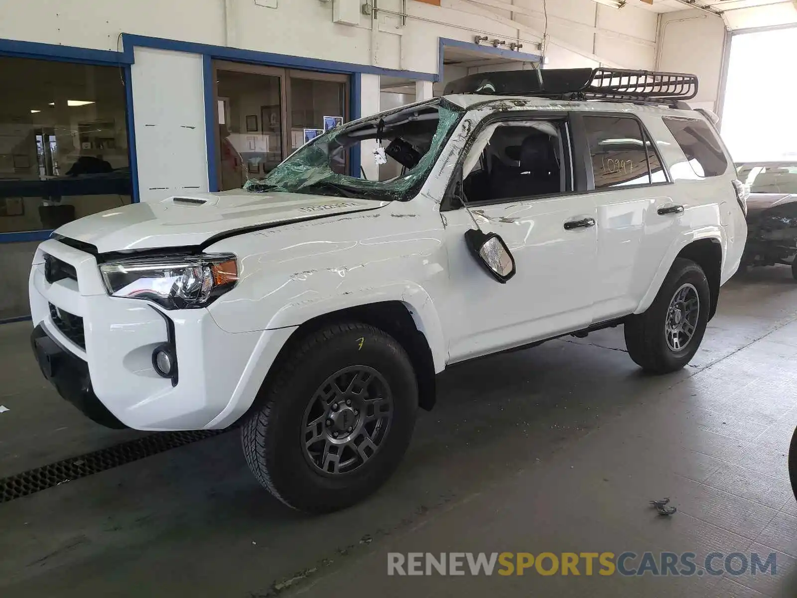 2 Photograph of a damaged car JTEBU5JR3L5835228 TOYOTA 4RUNNER 2020