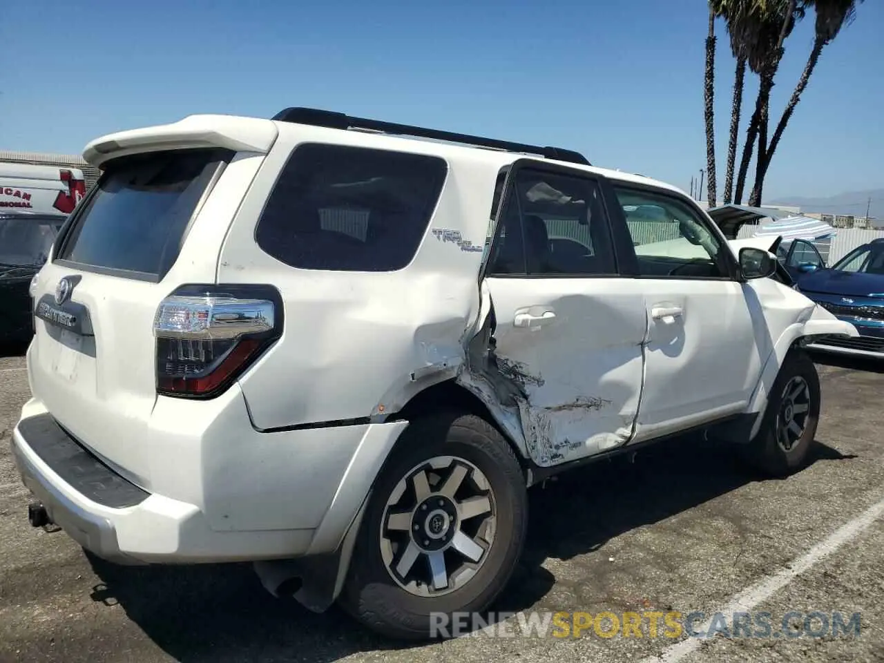 3 Photograph of a damaged car JTEBU5JR4L5738300 TOYOTA 4RUNNER 2020