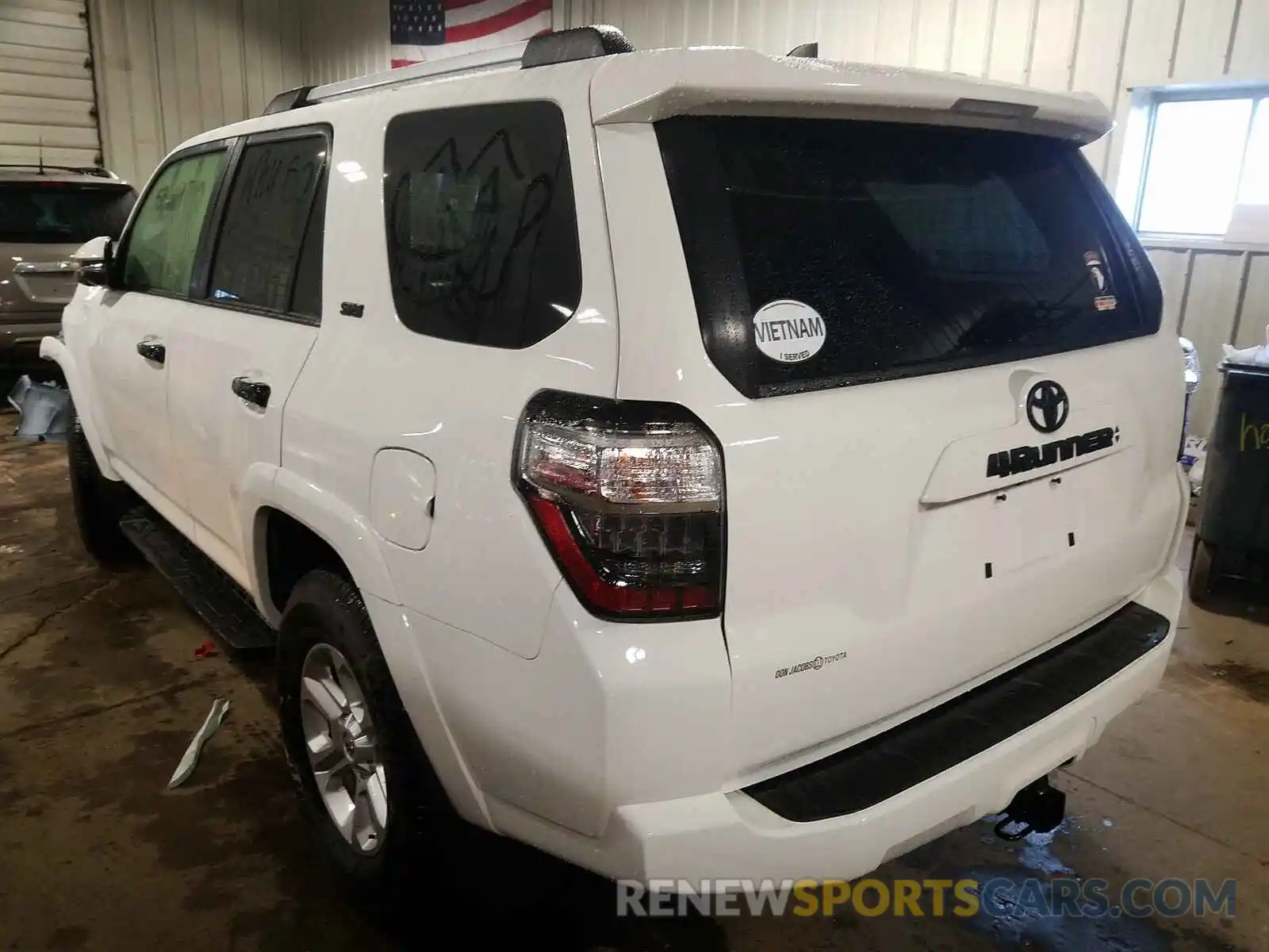 3 Photograph of a damaged car JTEBU5JR4L5743495 TOYOTA 4RUNNER 2020