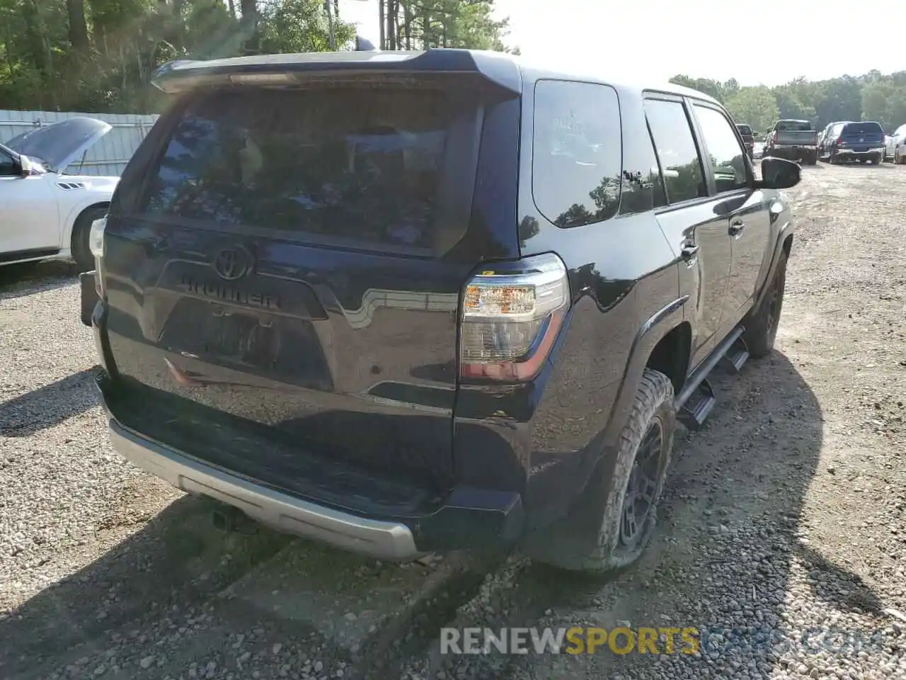 4 Photograph of a damaged car JTEBU5JR4L5751015 TOYOTA 4RUNNER 2020