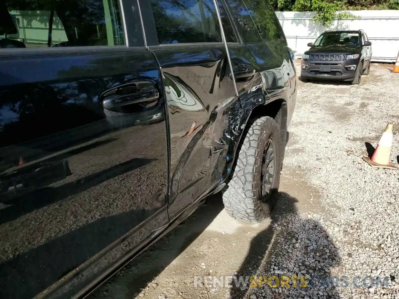 9 Photograph of a damaged car JTEBU5JR4L5751015 TOYOTA 4RUNNER 2020