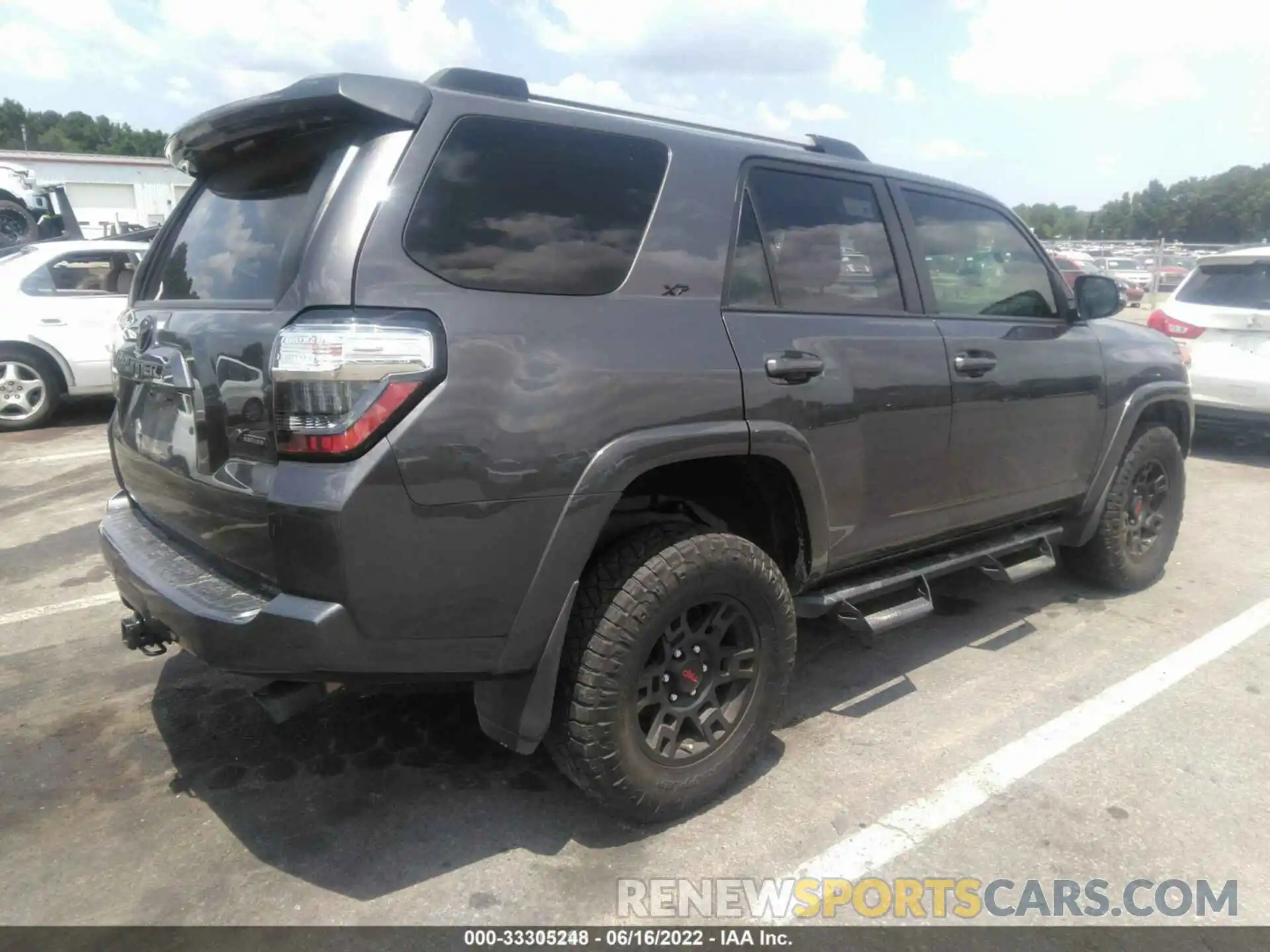 4 Photograph of a damaged car JTEBU5JR4L5755078 TOYOTA 4RUNNER 2020