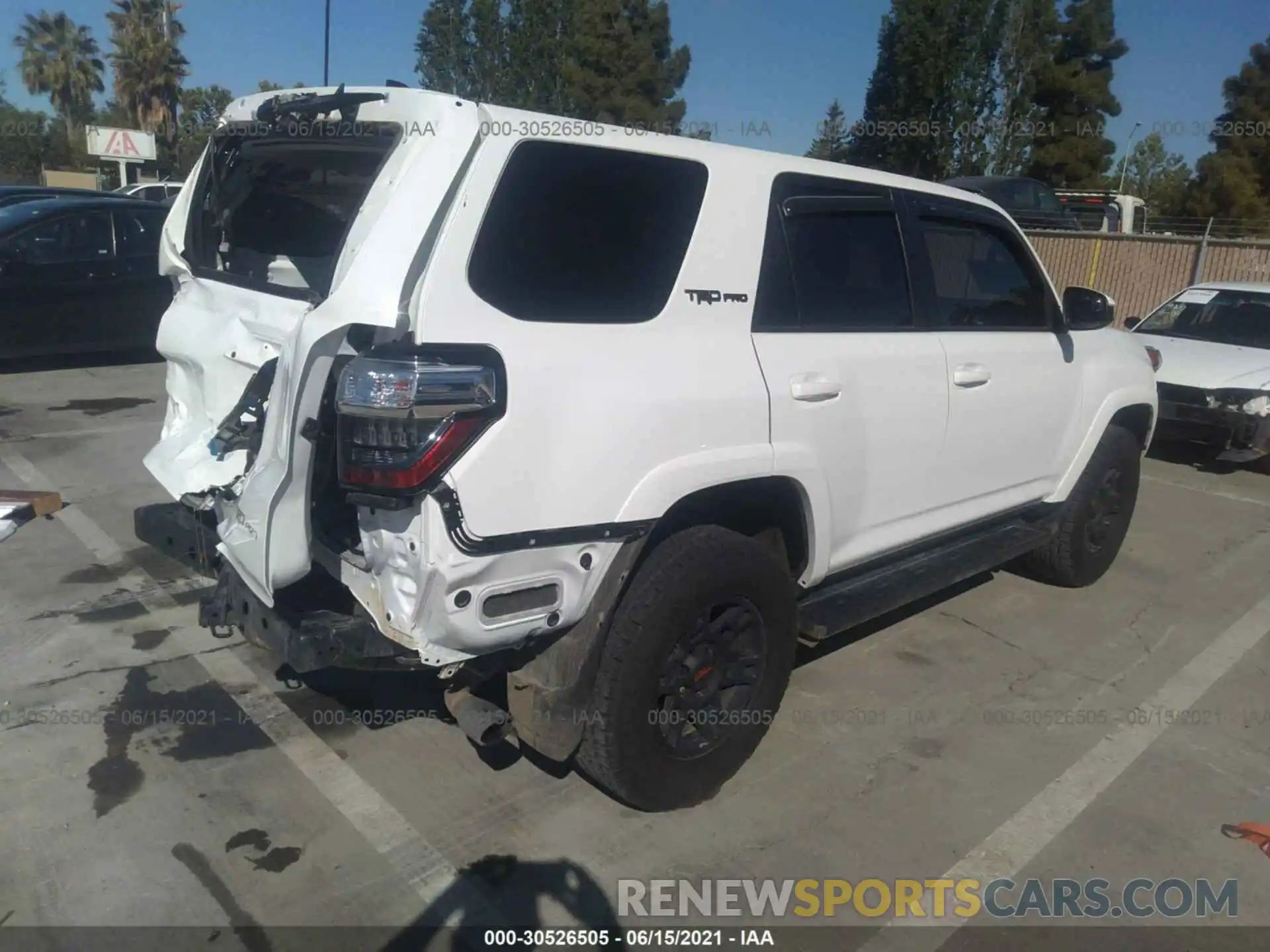 4 Photograph of a damaged car JTEBU5JR4L5755923 TOYOTA 4RUNNER 2020