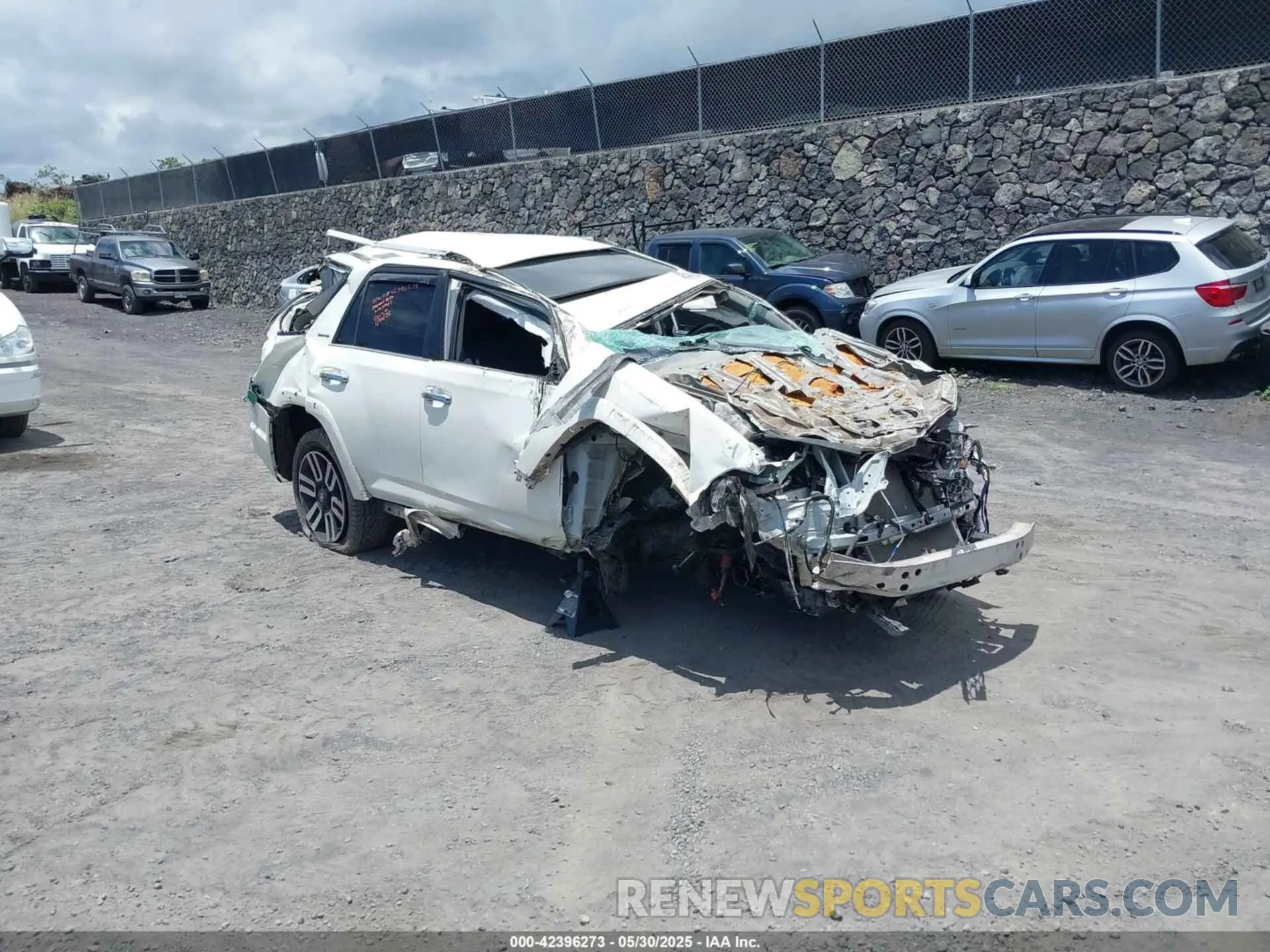 1 Photograph of a damaged car JTEBU5JR4L5775654 TOYOTA 4RUNNER 2020