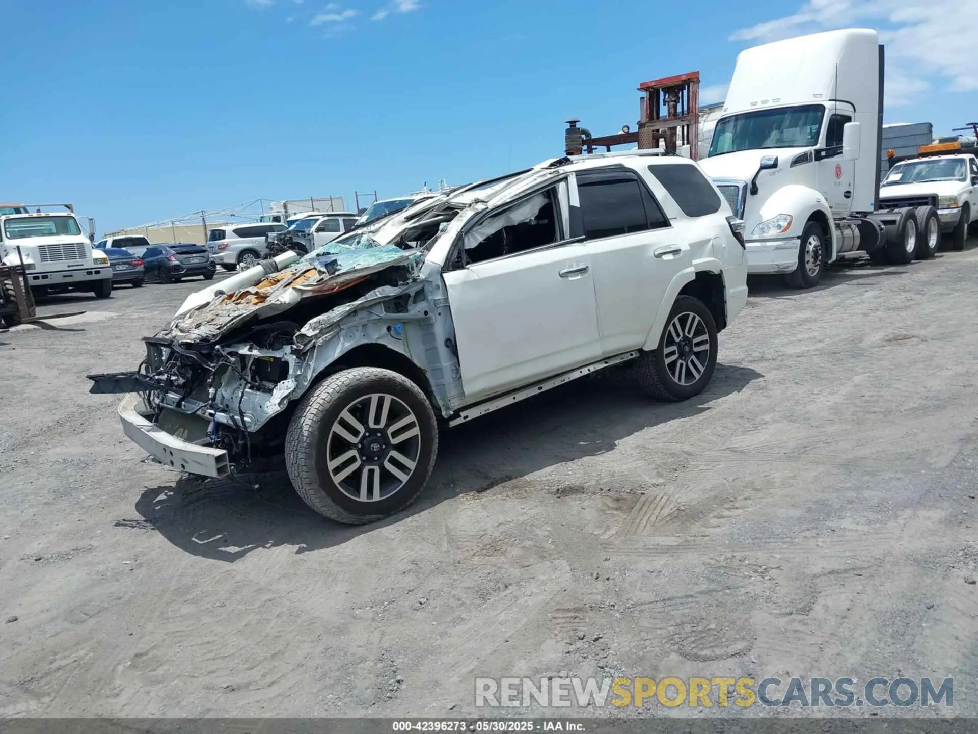 2 Photograph of a damaged car JTEBU5JR4L5775654 TOYOTA 4RUNNER 2020