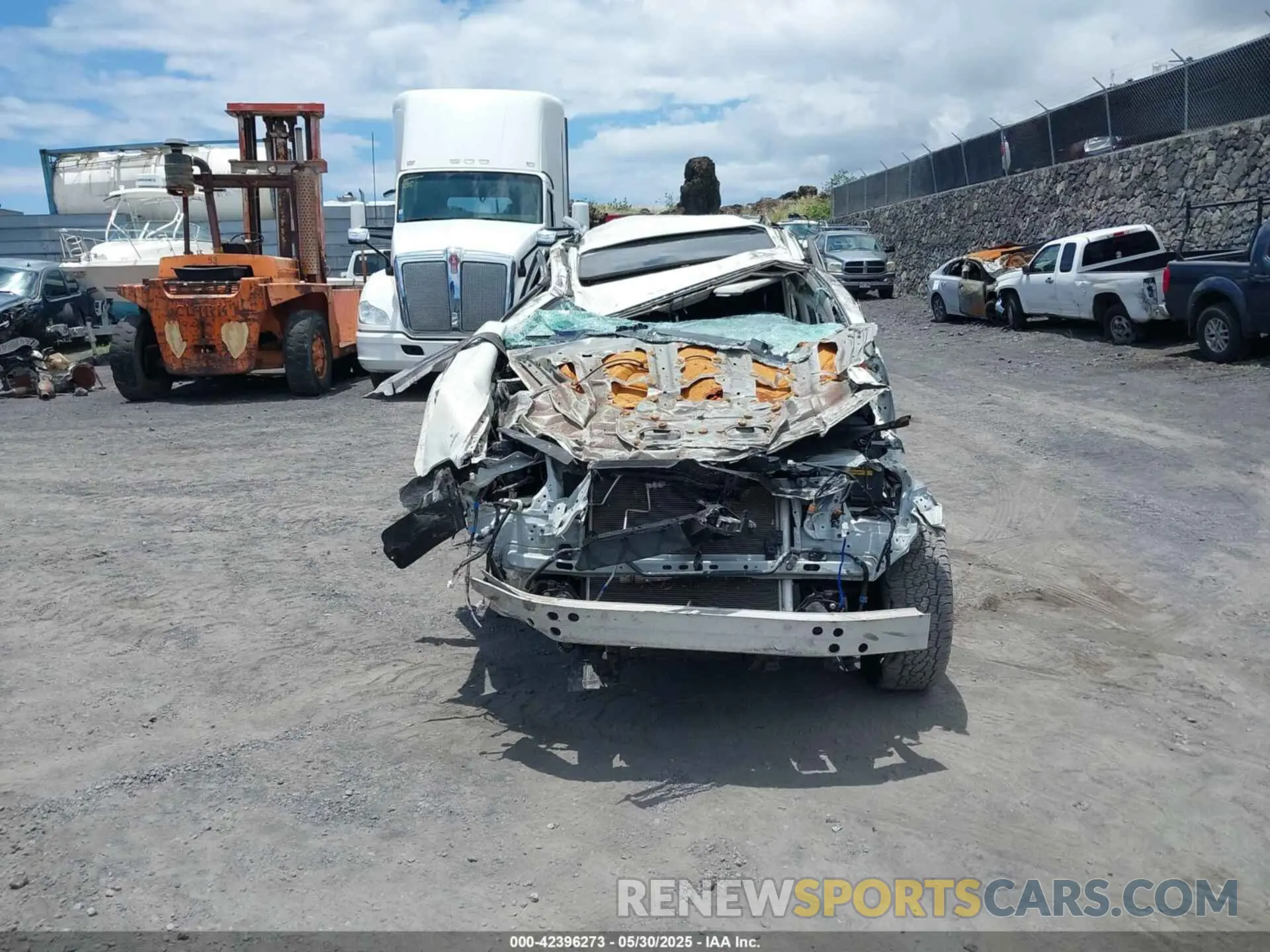6 Photograph of a damaged car JTEBU5JR4L5775654 TOYOTA 4RUNNER 2020