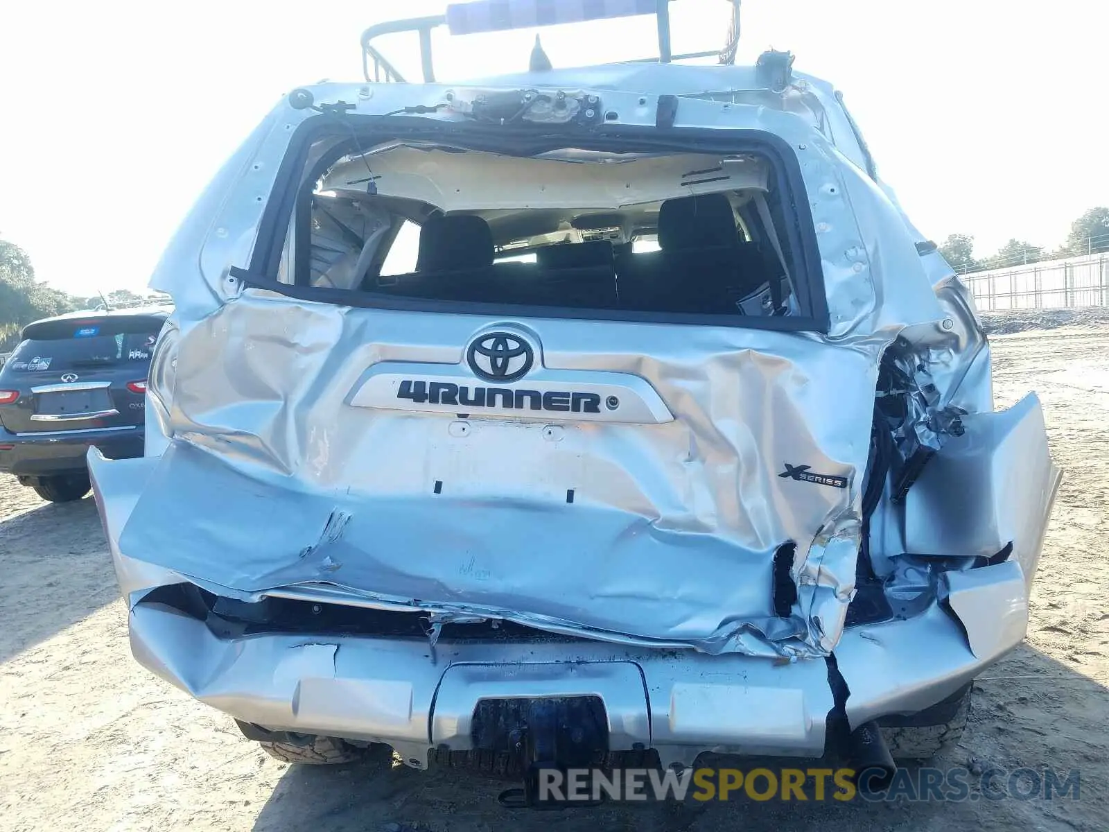 9 Photograph of a damaged car JTEBU5JR4L5775671 TOYOTA 4RUNNER 2020