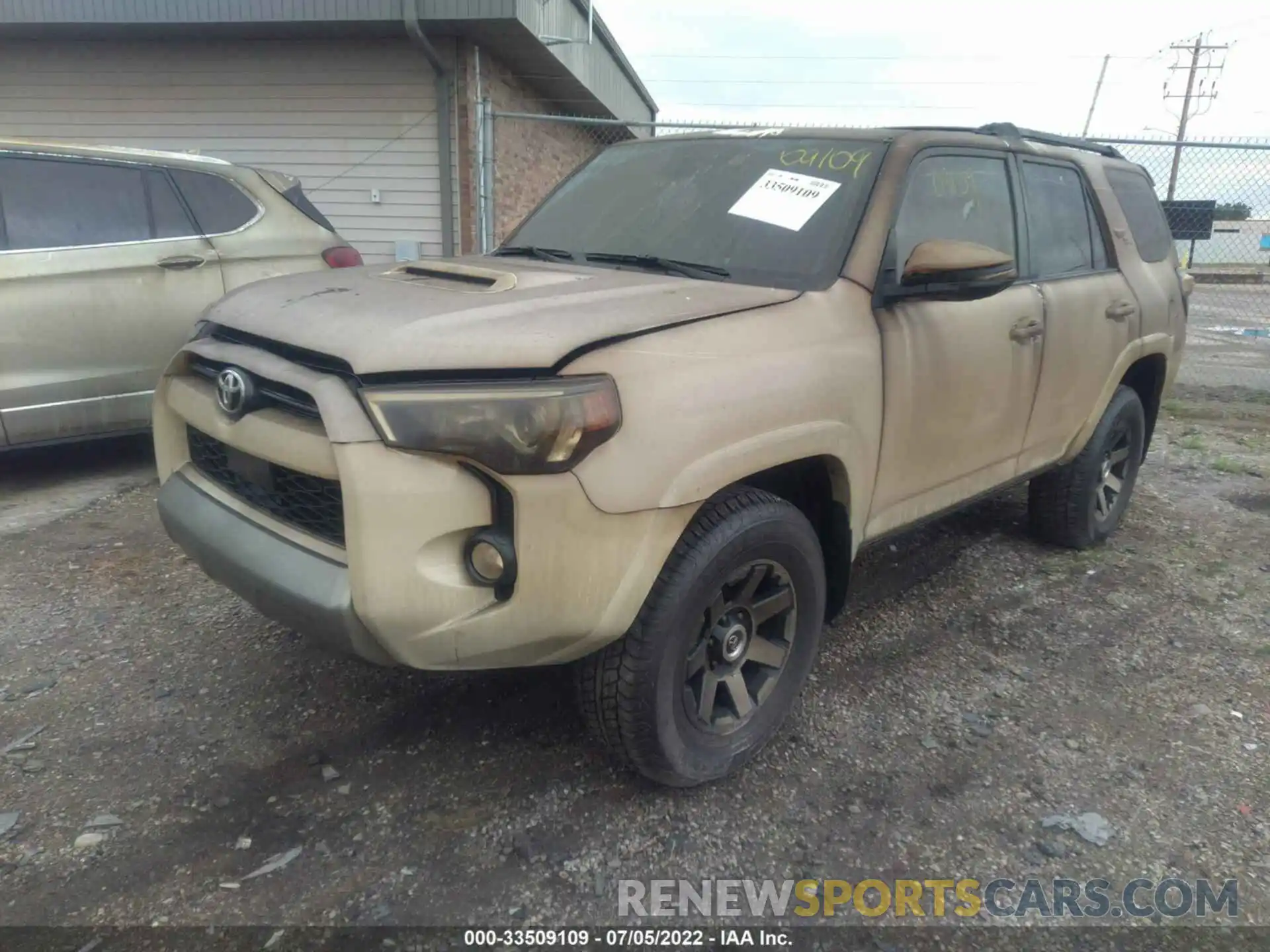 2 Photograph of a damaged car JTEBU5JR4L5778828 TOYOTA 4RUNNER 2020