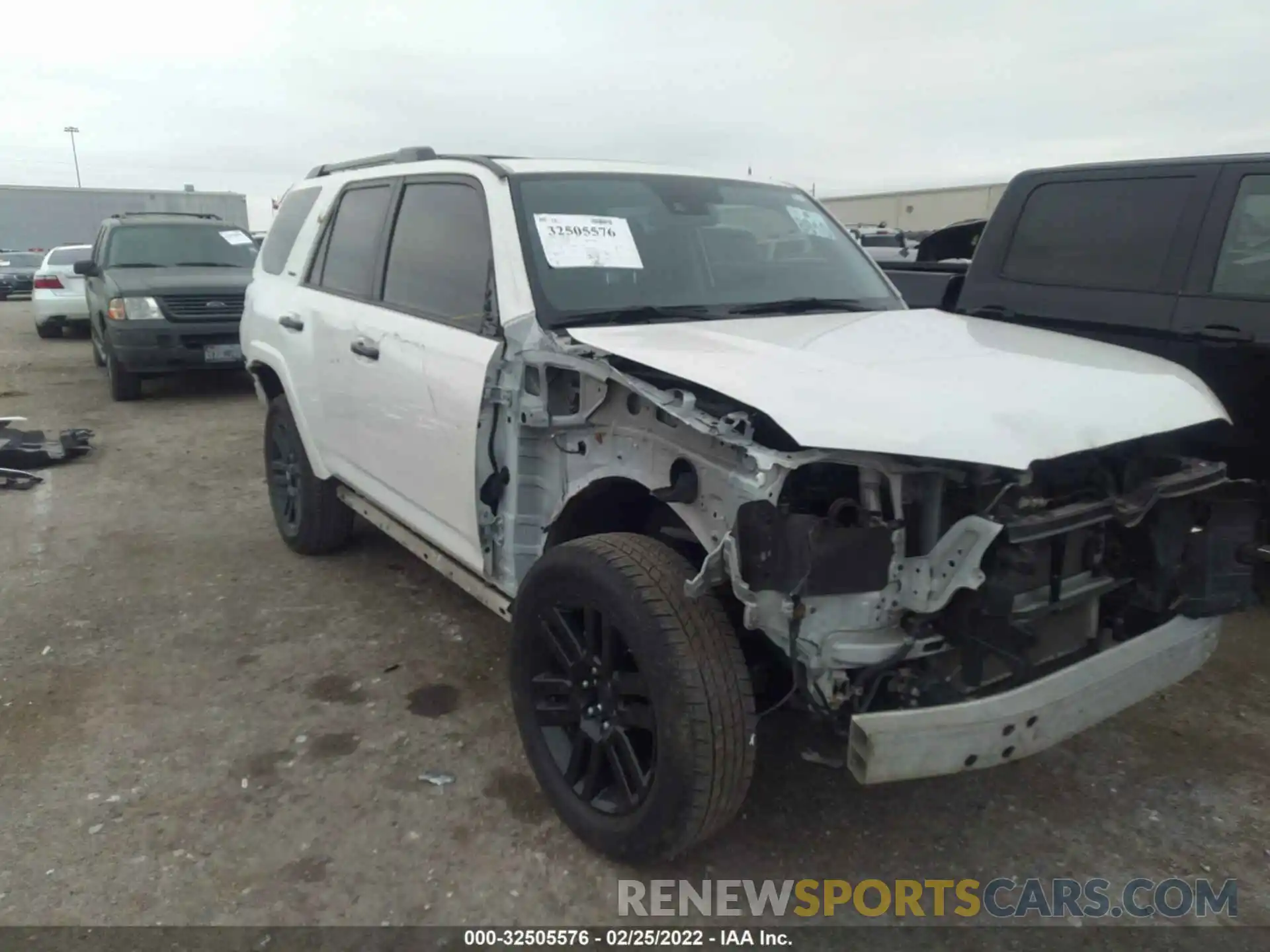 1 Photograph of a damaged car JTEBU5JR4L5782944 TOYOTA 4RUNNER 2020