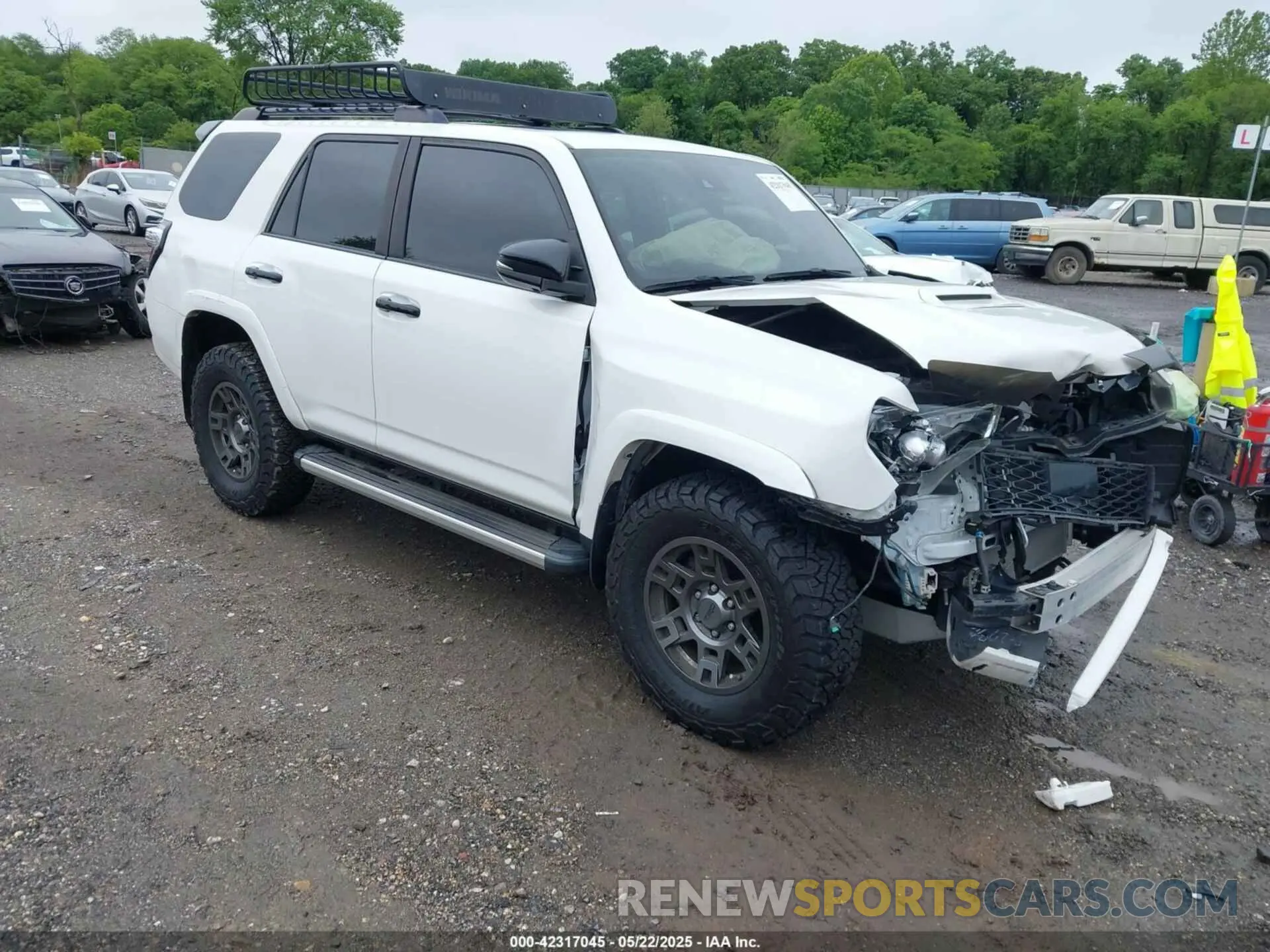 1 Photograph of a damaged car JTEBU5JR4L5784323 TOYOTA 4RUNNER 2020