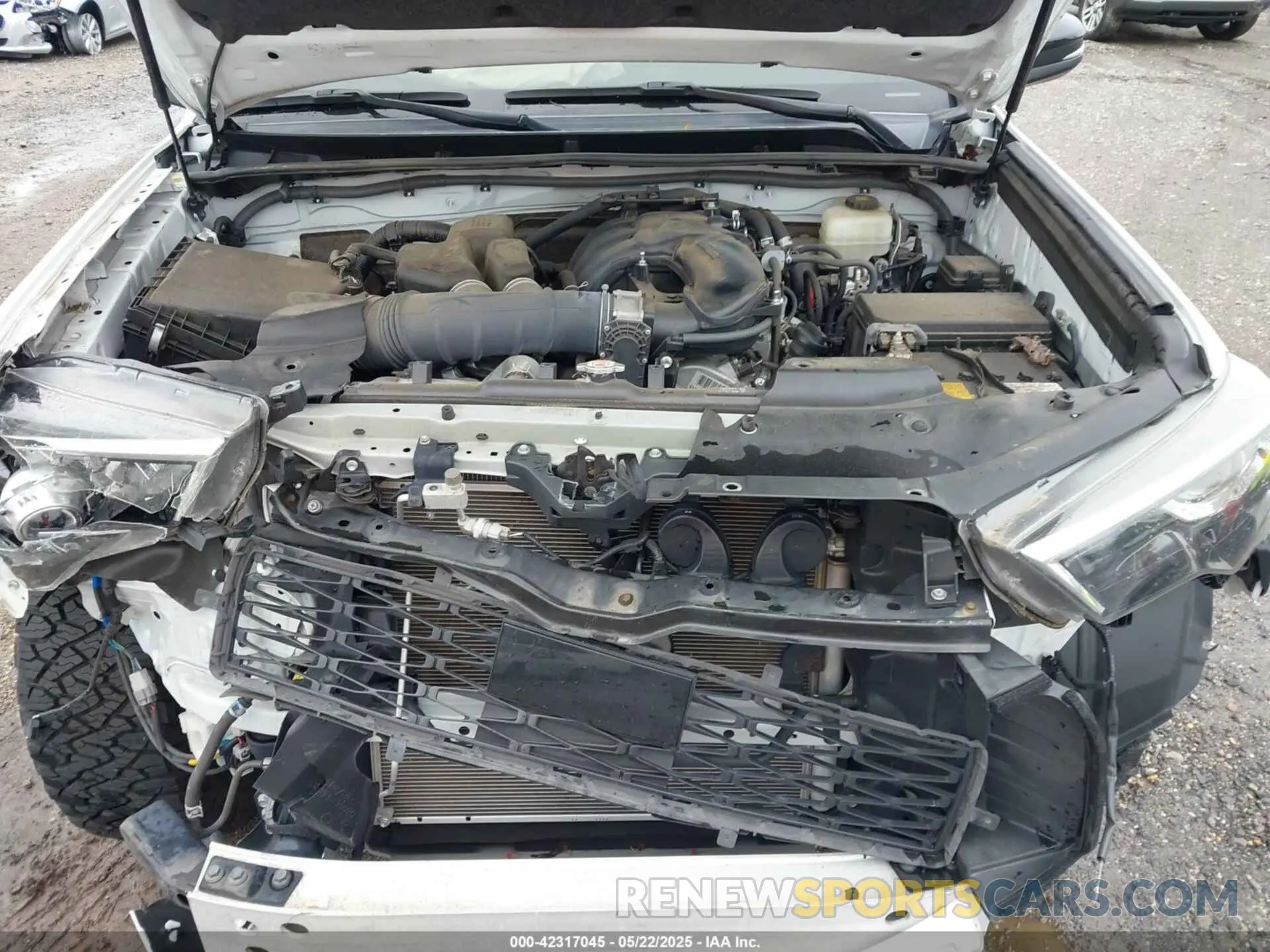 10 Photograph of a damaged car JTEBU5JR4L5784323 TOYOTA 4RUNNER 2020