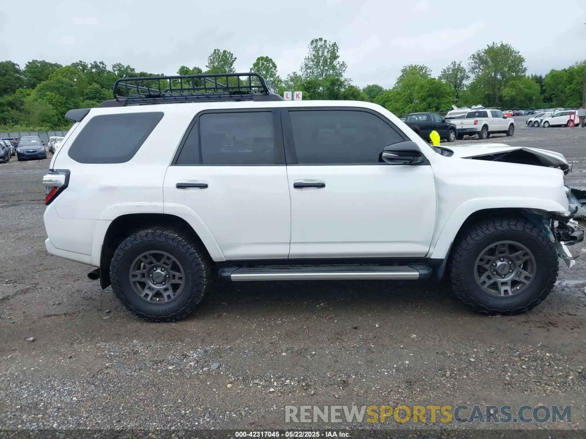 13 Photograph of a damaged car JTEBU5JR4L5784323 TOYOTA 4RUNNER 2020