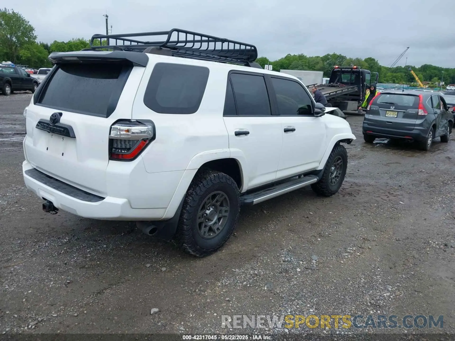 4 Photograph of a damaged car JTEBU5JR4L5784323 TOYOTA 4RUNNER 2020