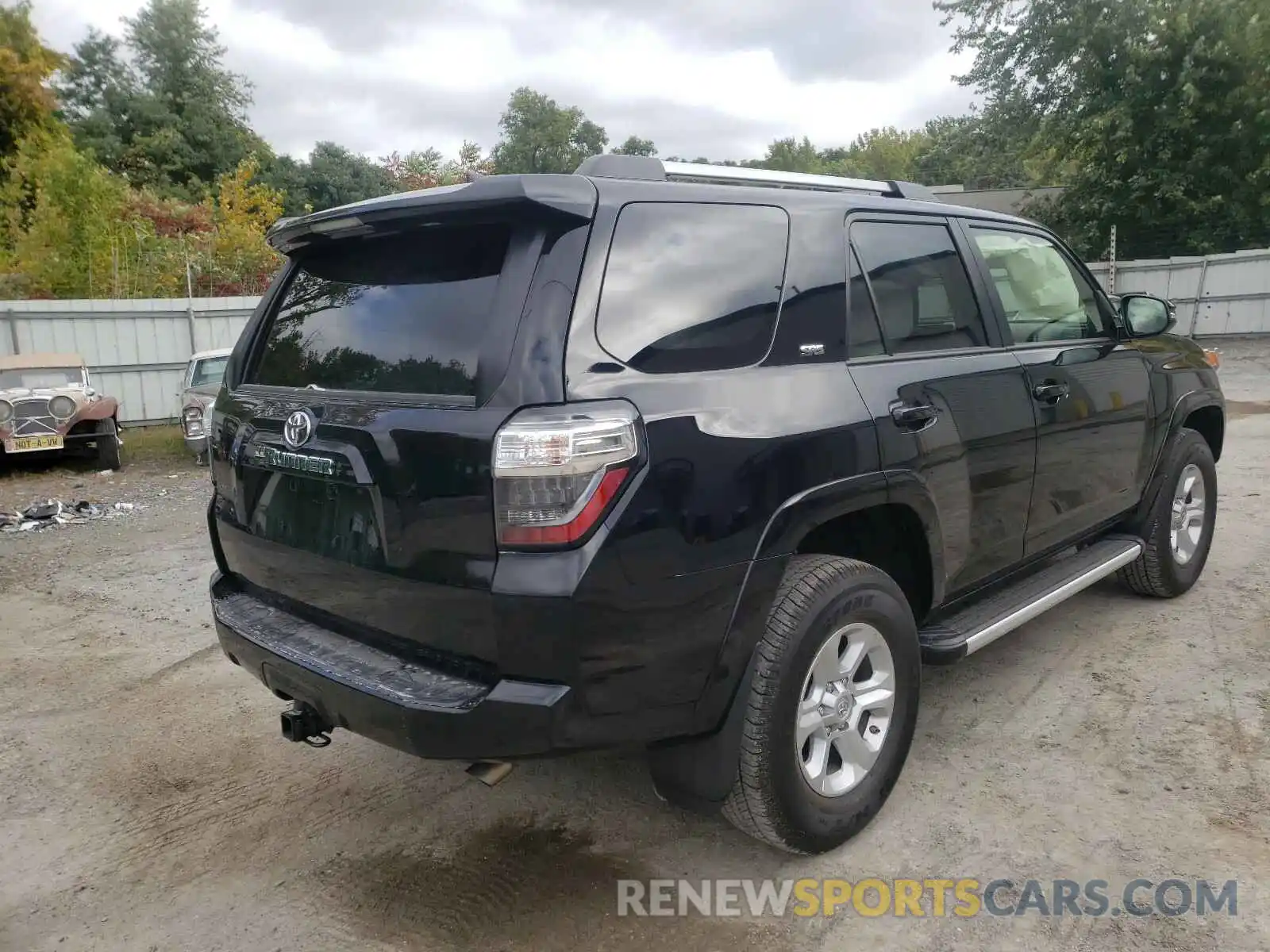 4 Photograph of a damaged car JTEBU5JR4L5786704 TOYOTA 4RUNNER 2020