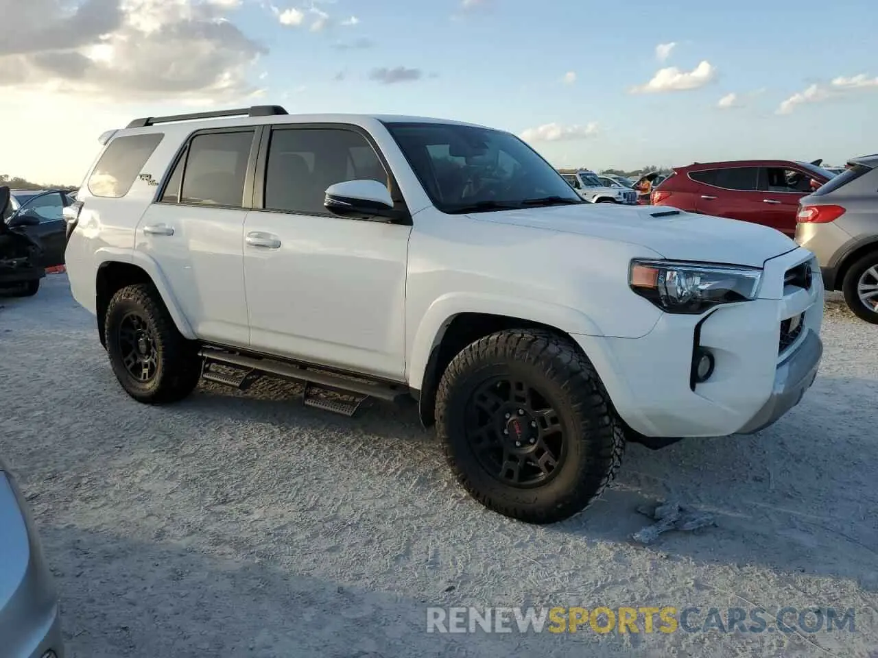 4 Photograph of a damaged car JTEBU5JR4L5791465 TOYOTA 4RUNNER 2020