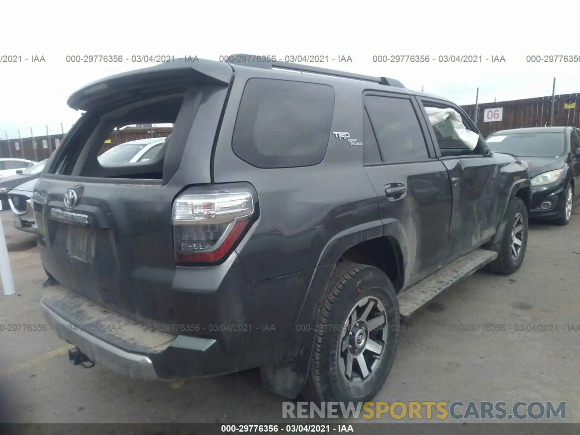 4 Photograph of a damaged car JTEBU5JR4L5795046 TOYOTA 4RUNNER 2020