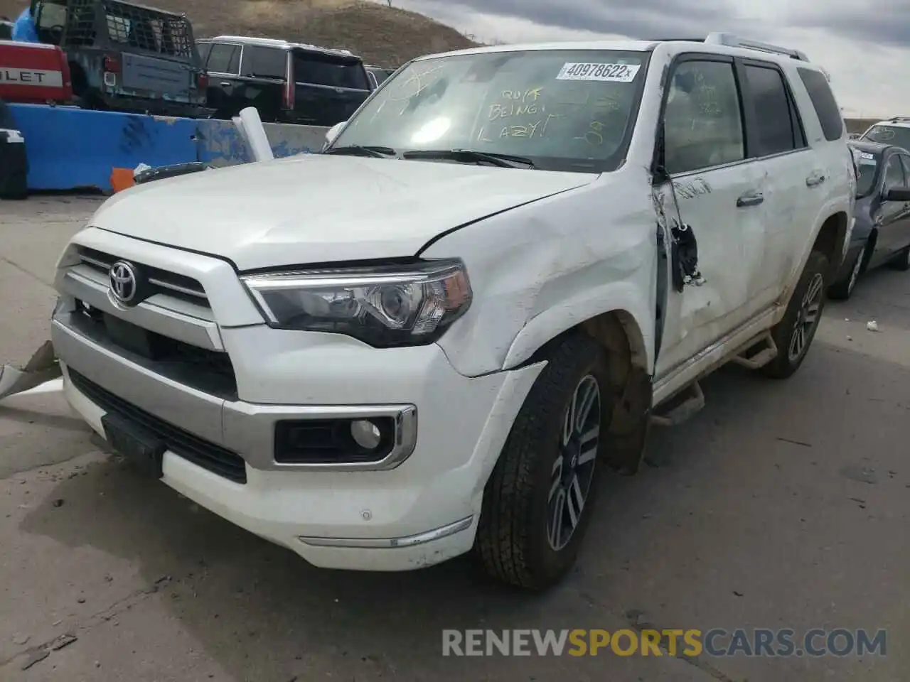 2 Photograph of a damaged car JTEBU5JR4L5799906 TOYOTA 4RUNNER 2020