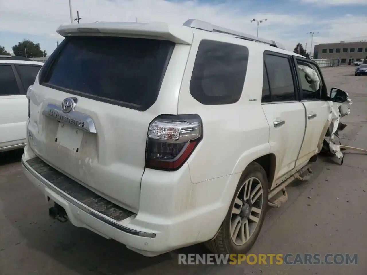 4 Photograph of a damaged car JTEBU5JR4L5799906 TOYOTA 4RUNNER 2020