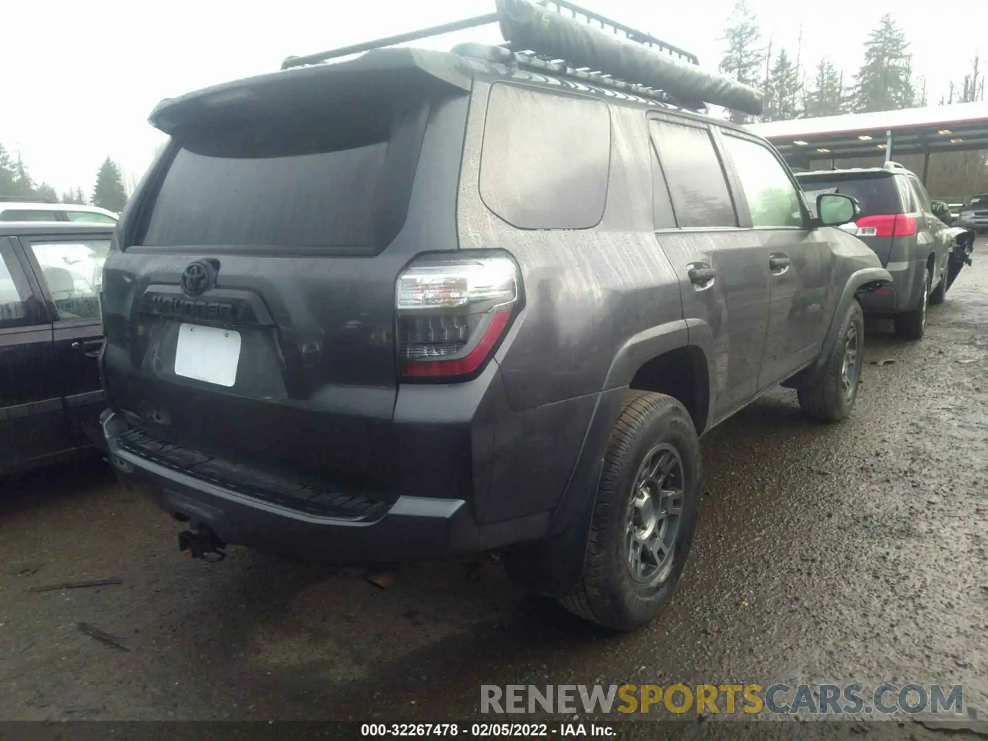 4 Photograph of a damaged car JTEBU5JR4L5802058 TOYOTA 4RUNNER 2020