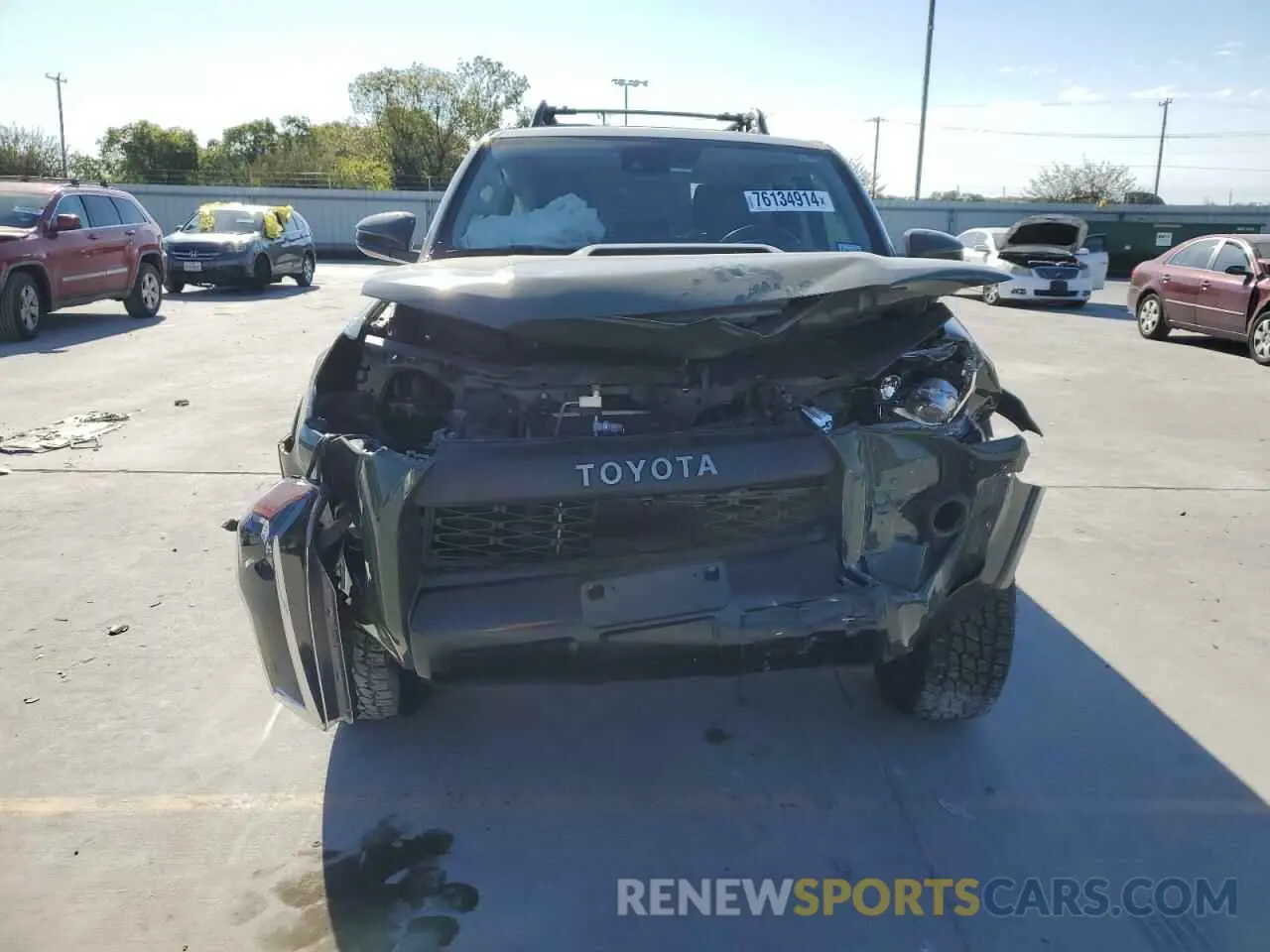 5 Photograph of a damaged car JTEBU5JR4L5817448 TOYOTA 4RUNNER 2020